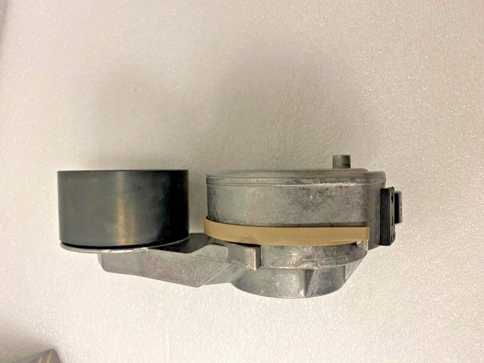 Volvo D13 2017-21 a/c belt tensioner OEM 21819687 Dayco Brand Made in Italy
