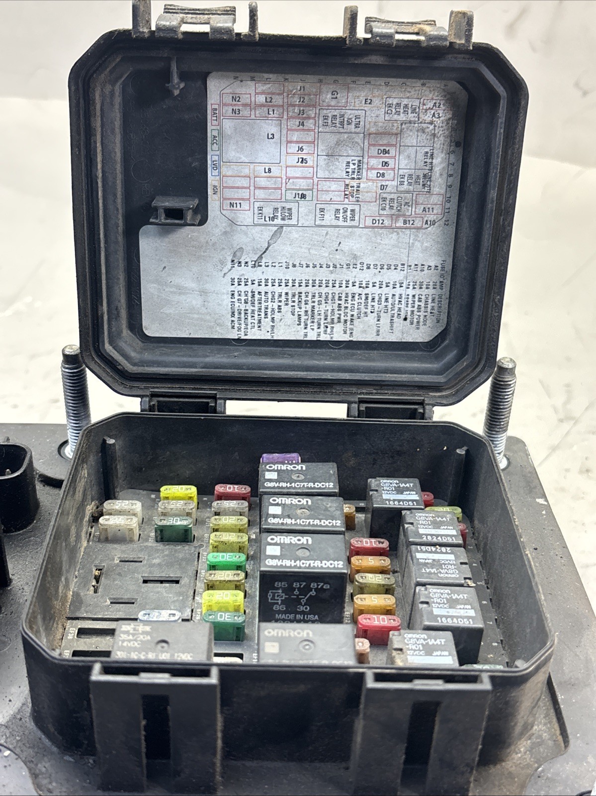 KENWORTH PACCAR FUSE ASSEMBLY CAB PDC P27-1147-0200 JUNCTION BOX