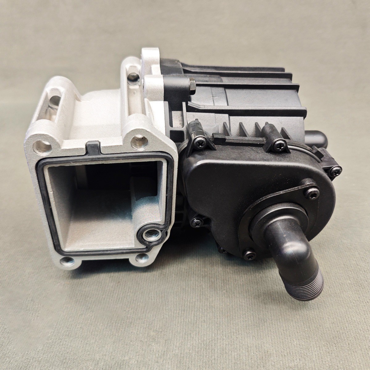 New Oil Crankcase Ventilation Separator for 21122539 21475228 Volvo D13 MP8
