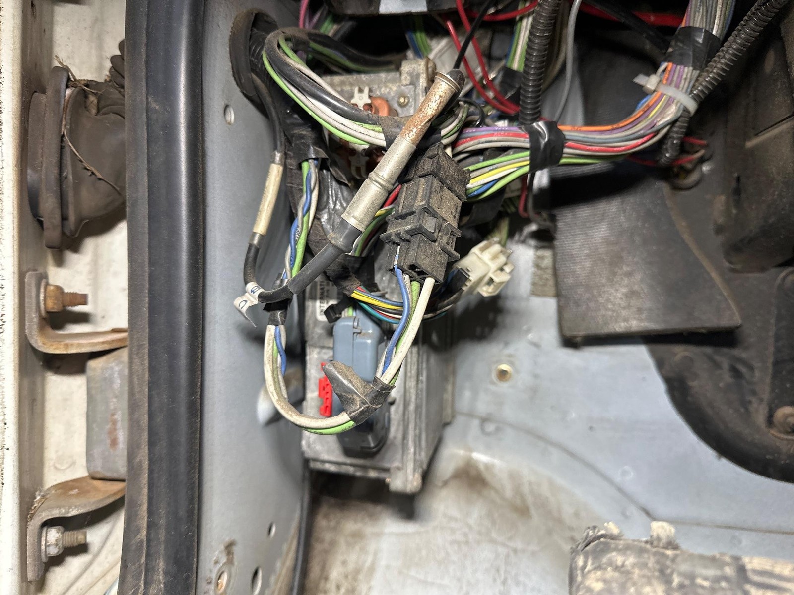 2001-2004 International 7600 Cab Control Module CECU – Used | P/N 3573668C1