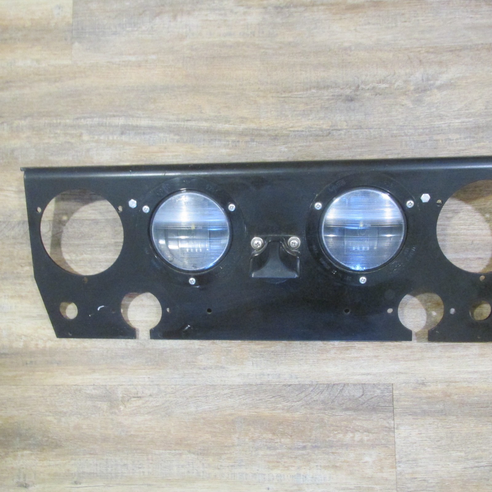 PACCAR A11-2264A TAIL LIGHT PANEL ASSEMBLY WITH GROTE BACK UP & LICENSE LIGHTS