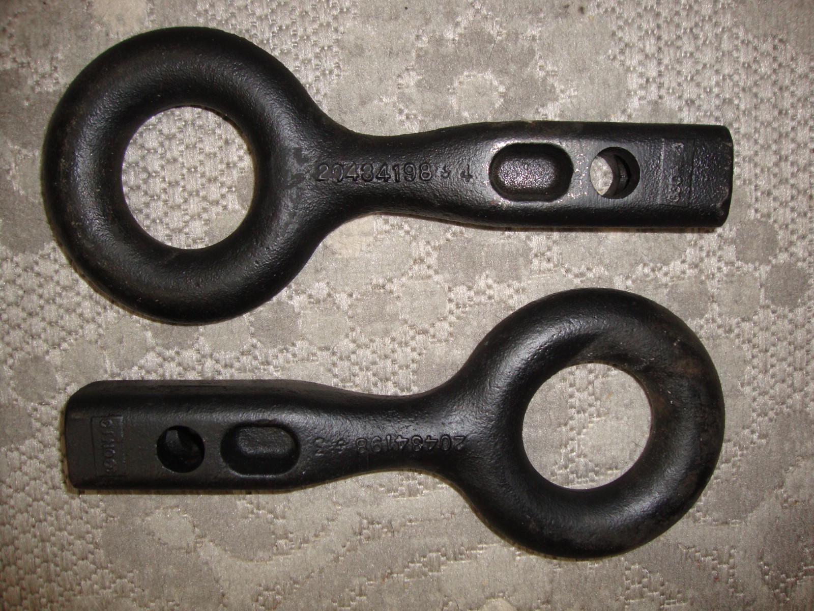 Volvo VNL Truck Tow Hooks, Pair, Towing Recovery Eye OEM 20434198