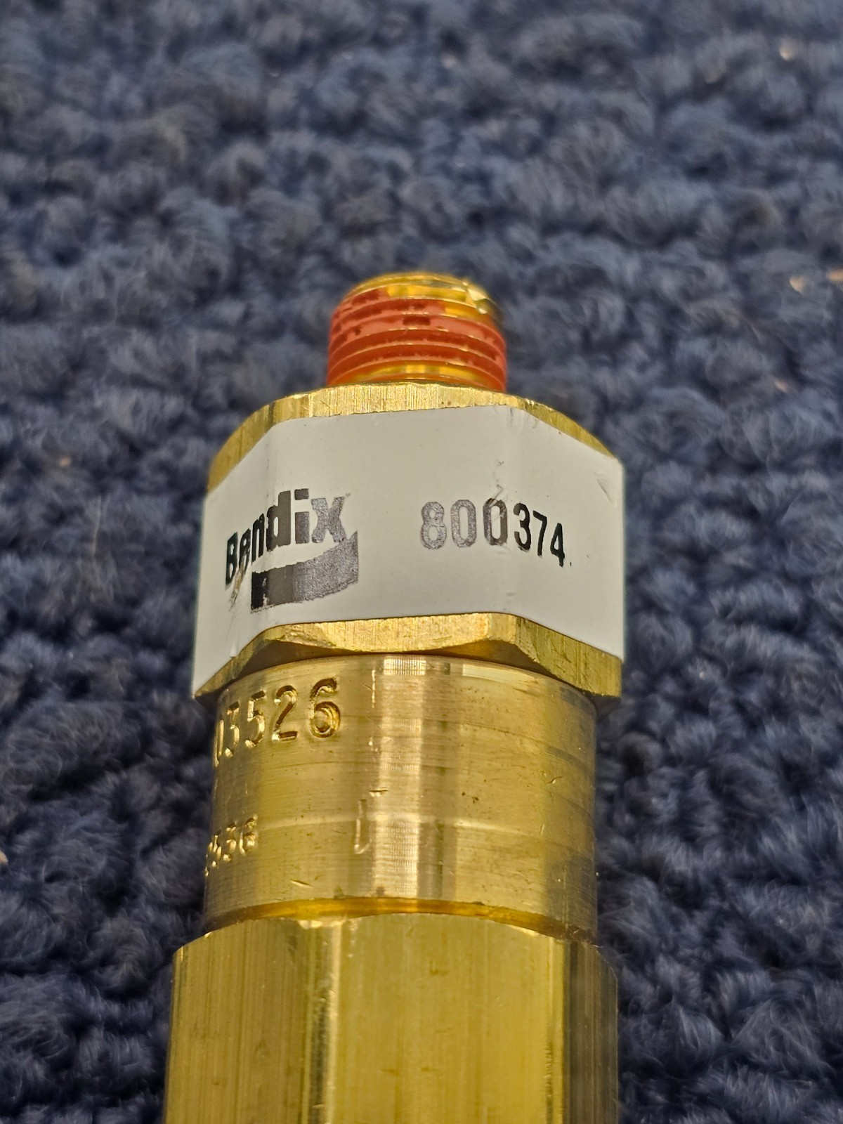 BENDIX 800374: CHECK VALVE Inlet 1/4-18 NPT (Female) Outlet 1/8-27 NPT (Male)