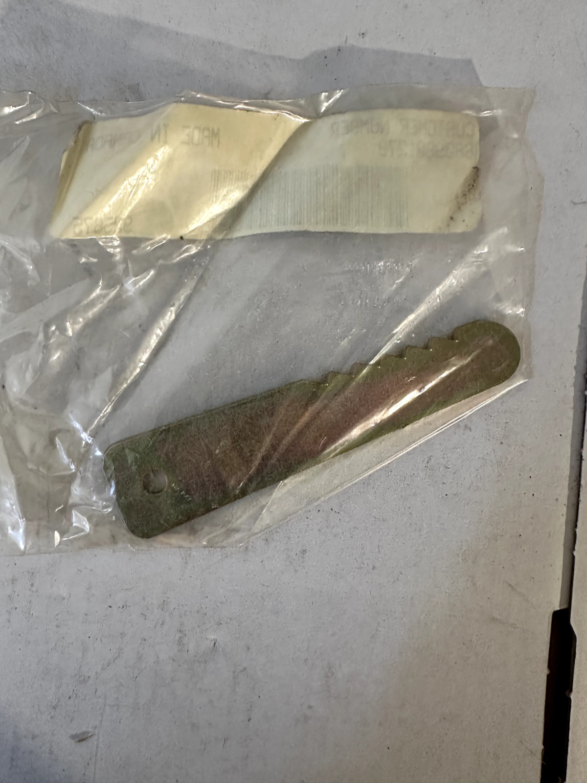 A680981278 FREIGHTLINER CLIP – RETAINER, HANDLE, A 680 988 12 78.