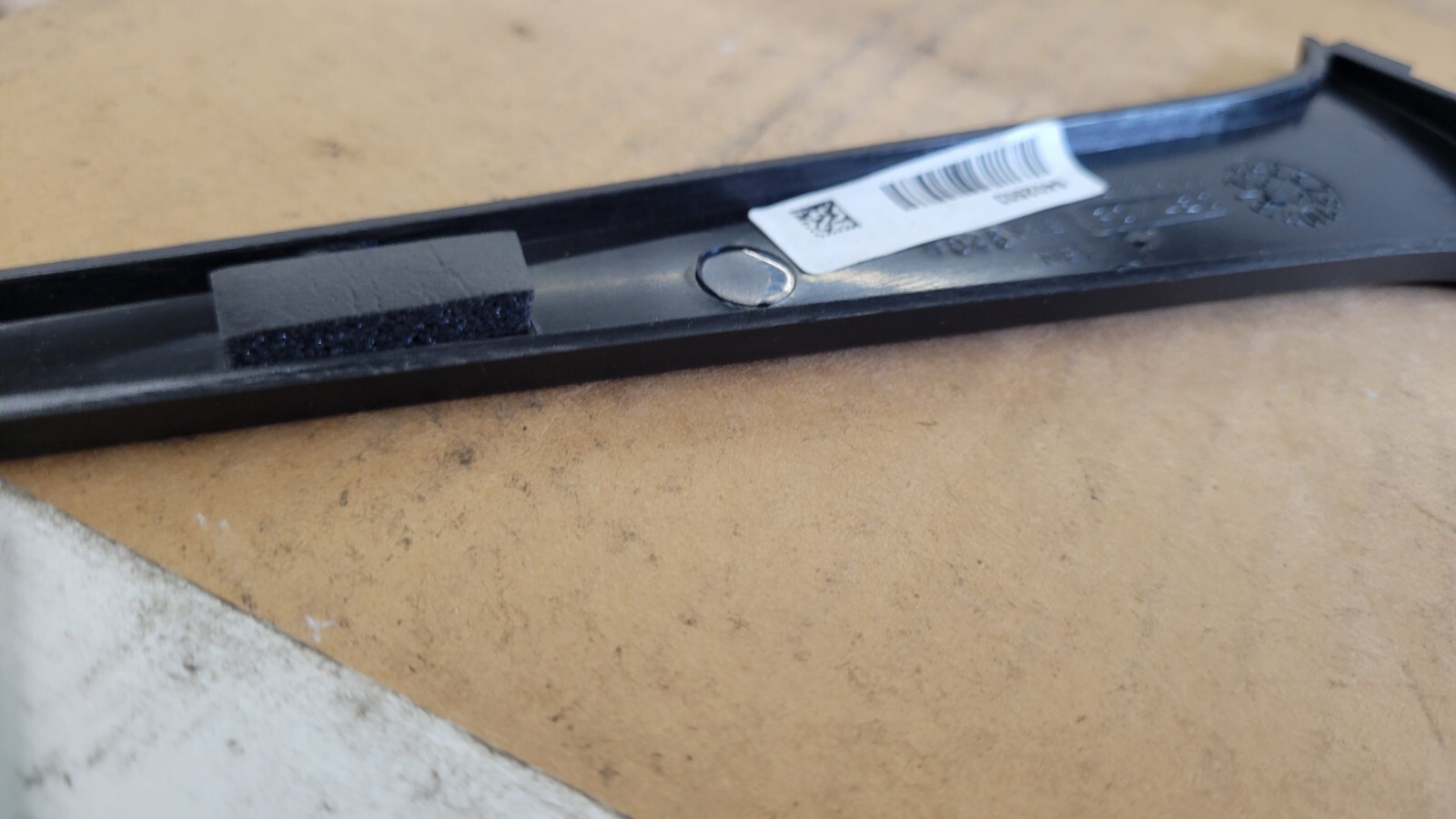 6402503, 613720152-PDC GENUINE VOLVO OEM RH LOWER ARM COVER NOS NO HDWE