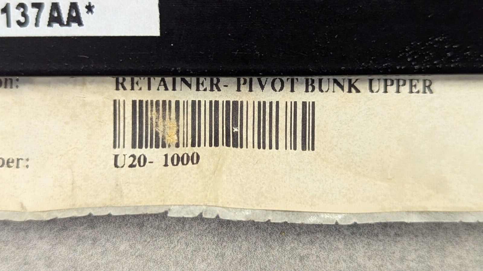 U20-1000 Kenworth T680 Upper Bunk Support Pivot Retainer Sleeper Mount