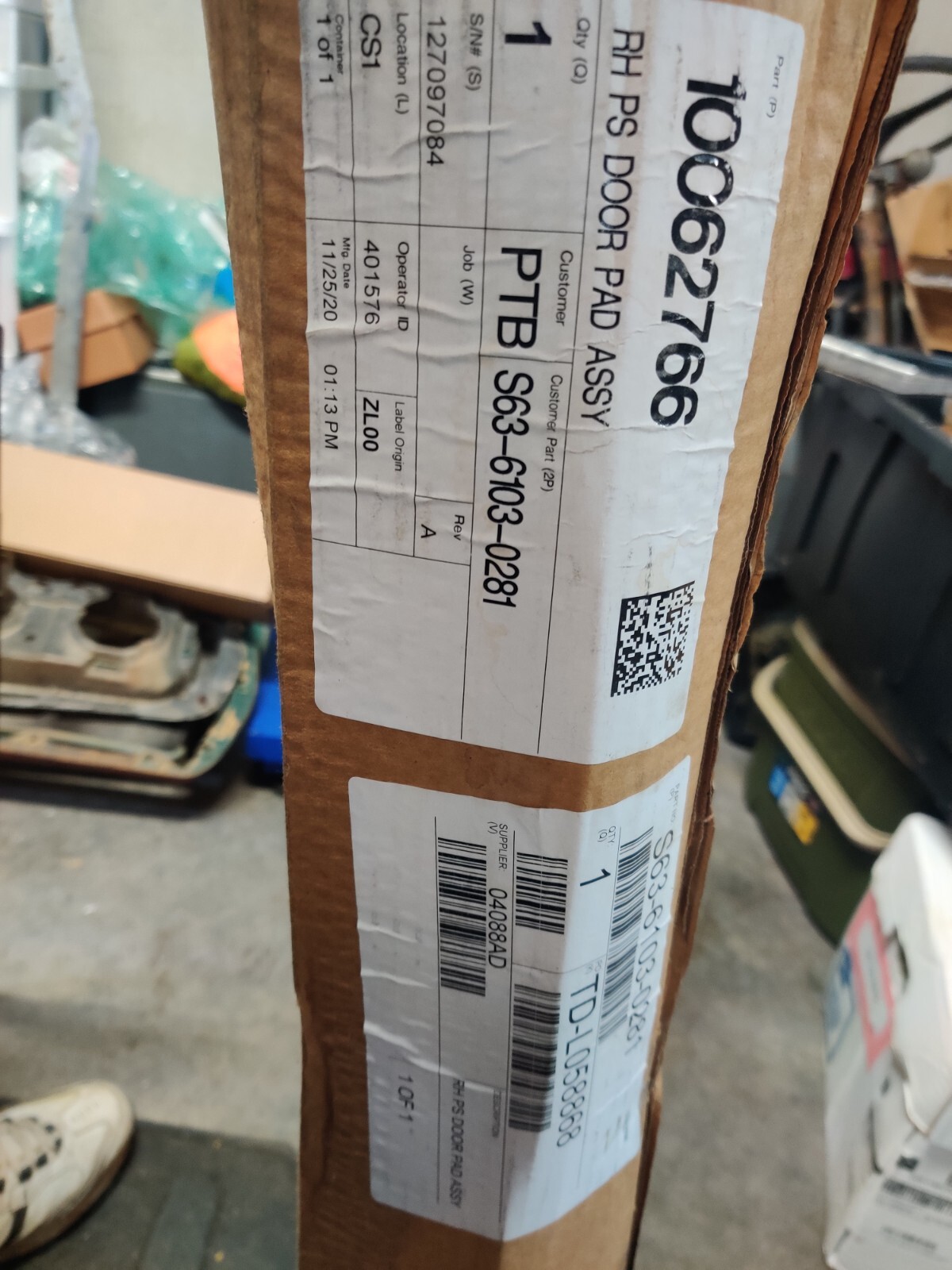 Peterbilt S63-6107-0281 Pad Door Rh POWER WINDOW PANEL (NEW TAKE OFF READ AD)