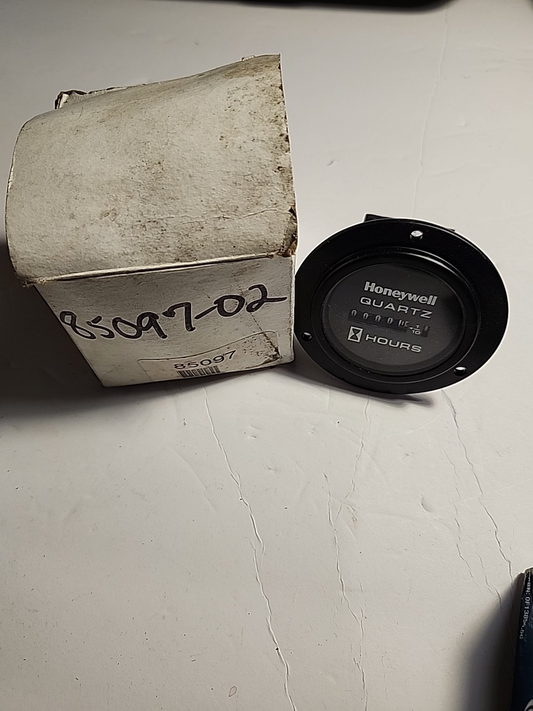NEW Honeywell hour meter 85097 with vibration mount| Truck Parts
