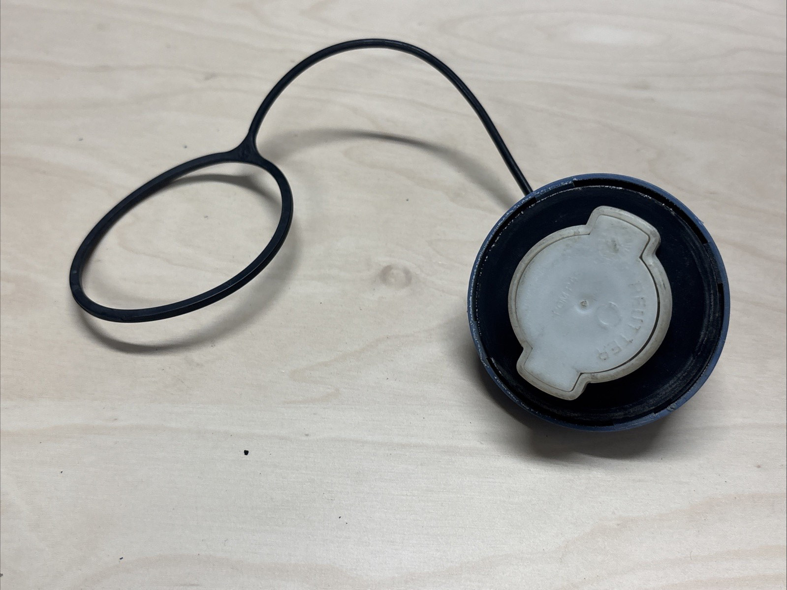 DEF Filler Cap Freightliner Cascadia 04-27757-000