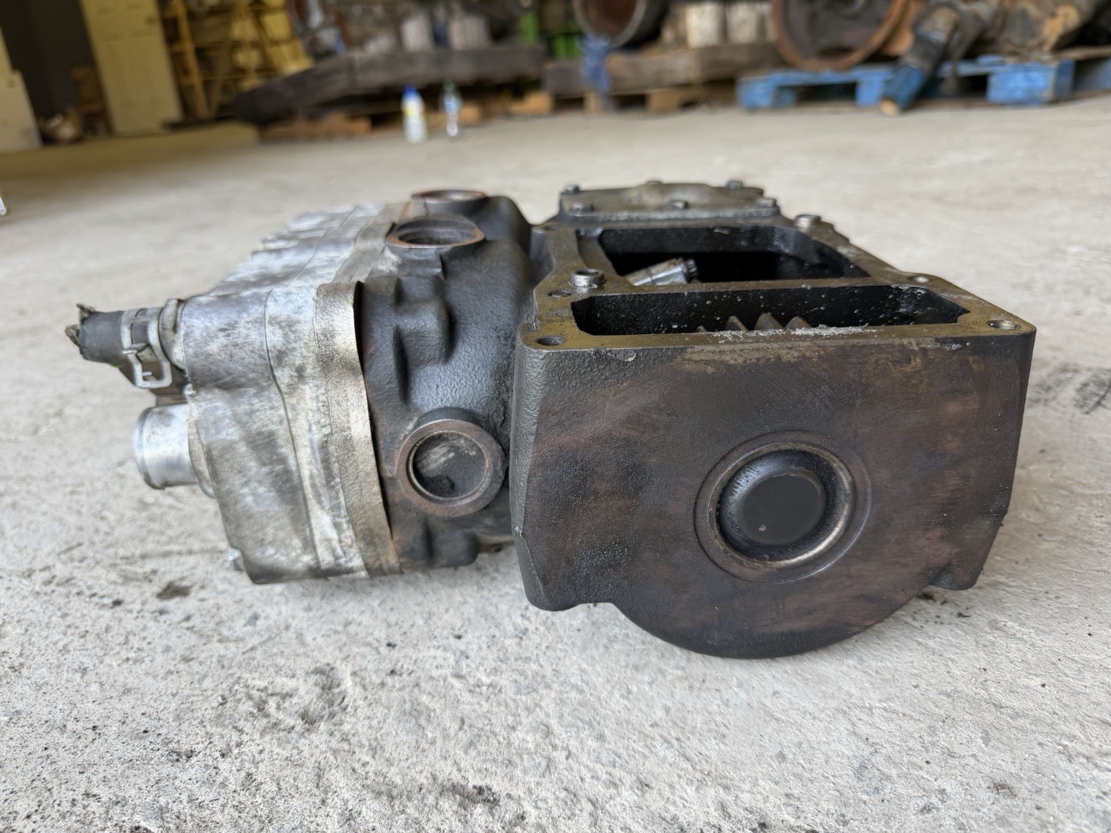 International Navistar 720cc Bendix Air Compressor 3624500C94 K048297