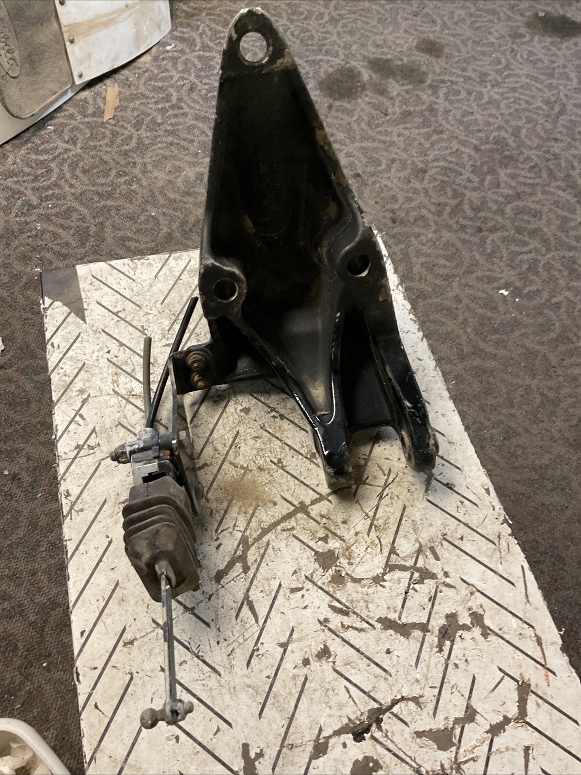 PETERBILT REAR CAB SUPPORT BRACKET SUSPENSION MOUNT 29-05987