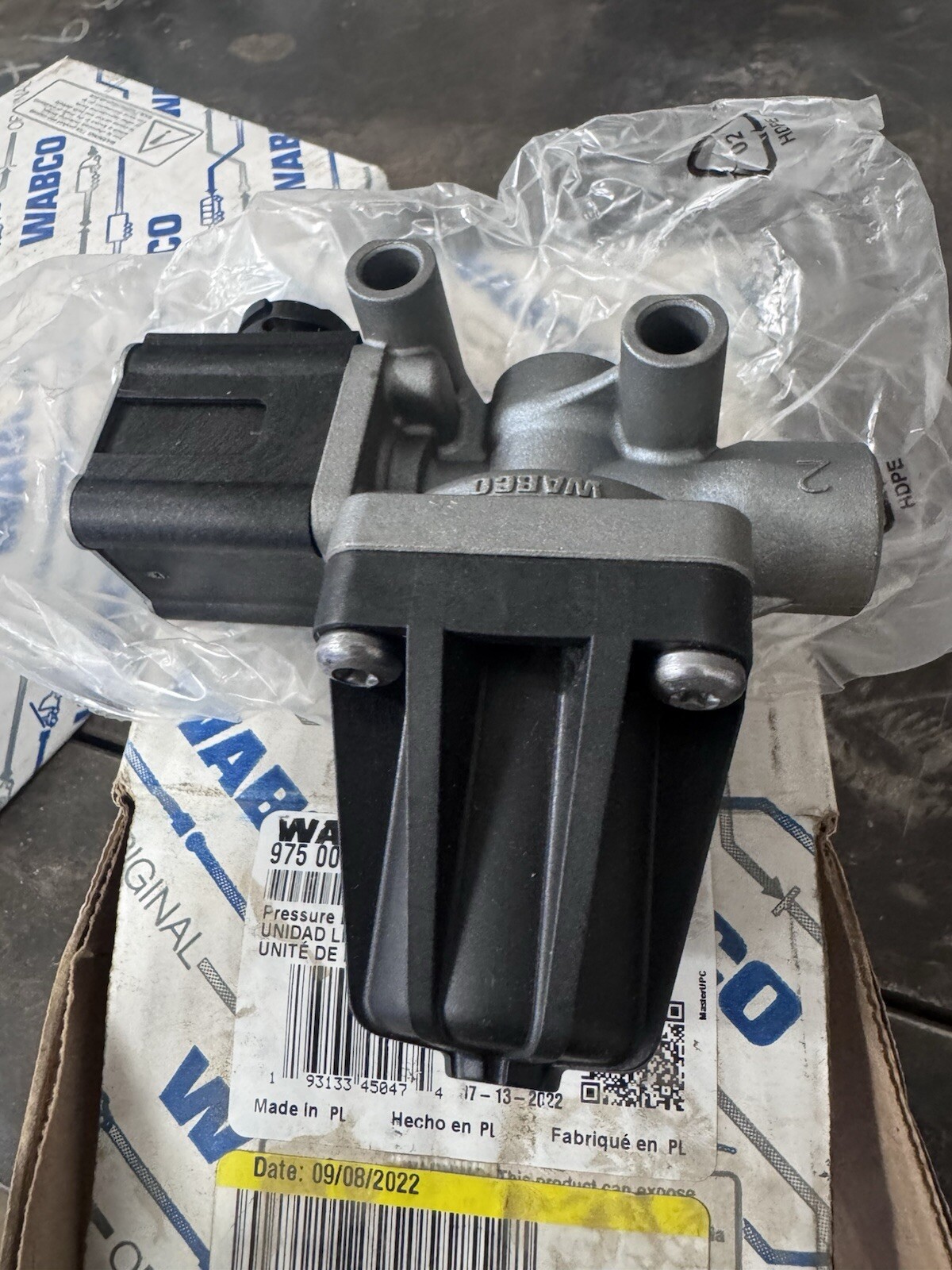 Wabco 975 009 0040 Pressure Limiting Valve 12 Volt Positive/ 9750090040