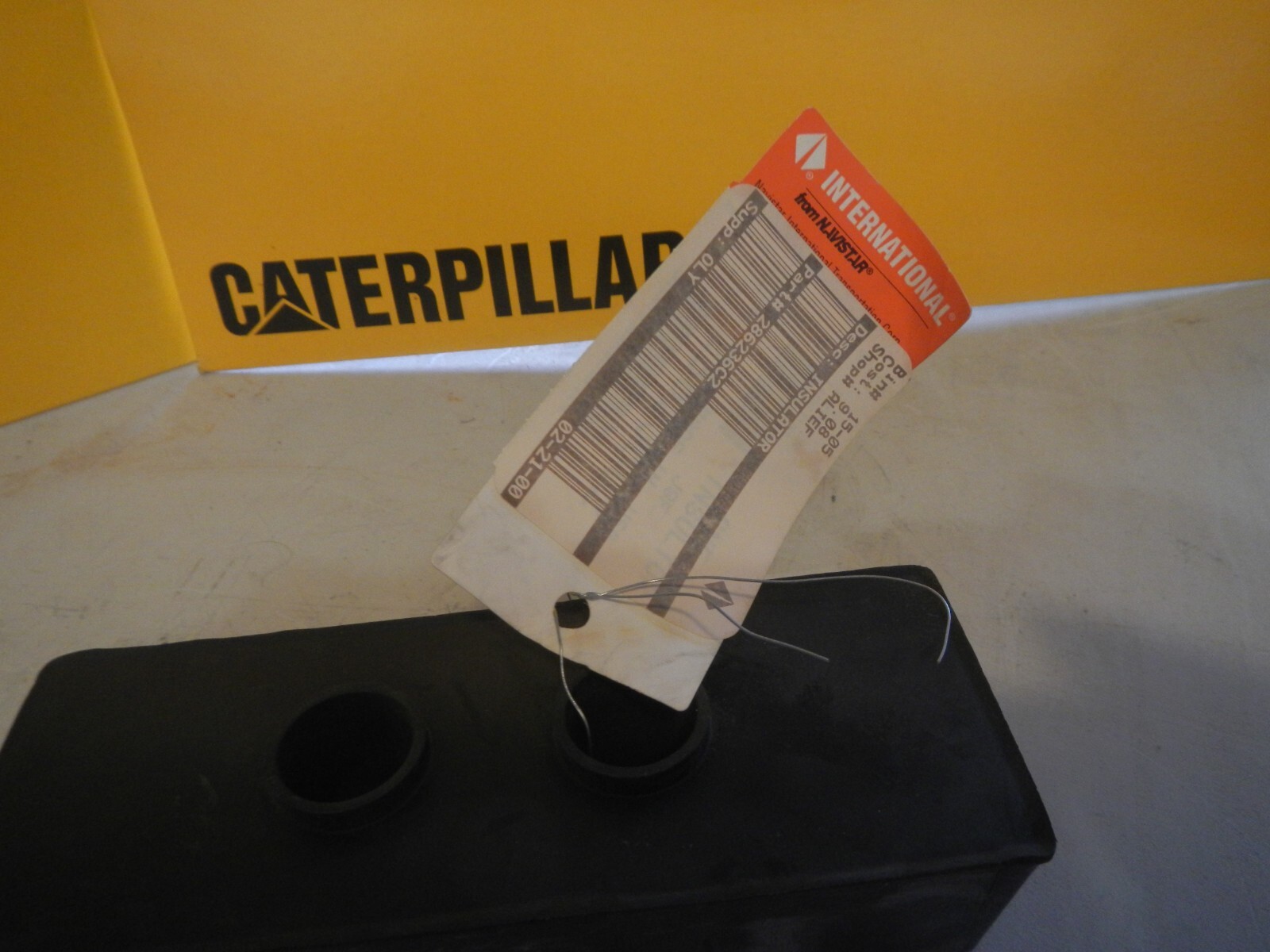 New genuine International 286236C2 rubber bushing isolator pad