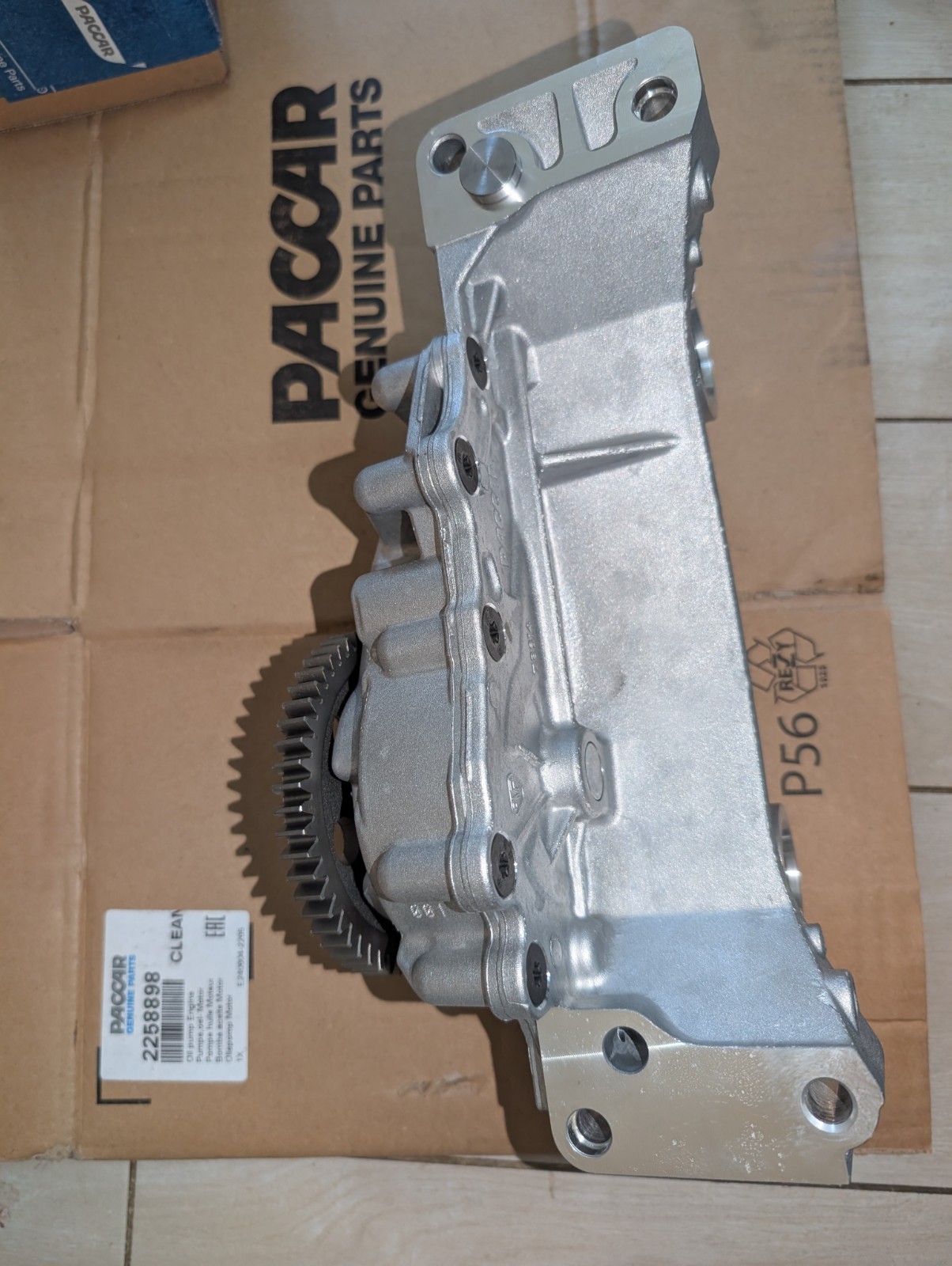 Genuine MX-13 EPA 21 Paccar 2258898 Oil Pump, Kenworth, Peterbilt