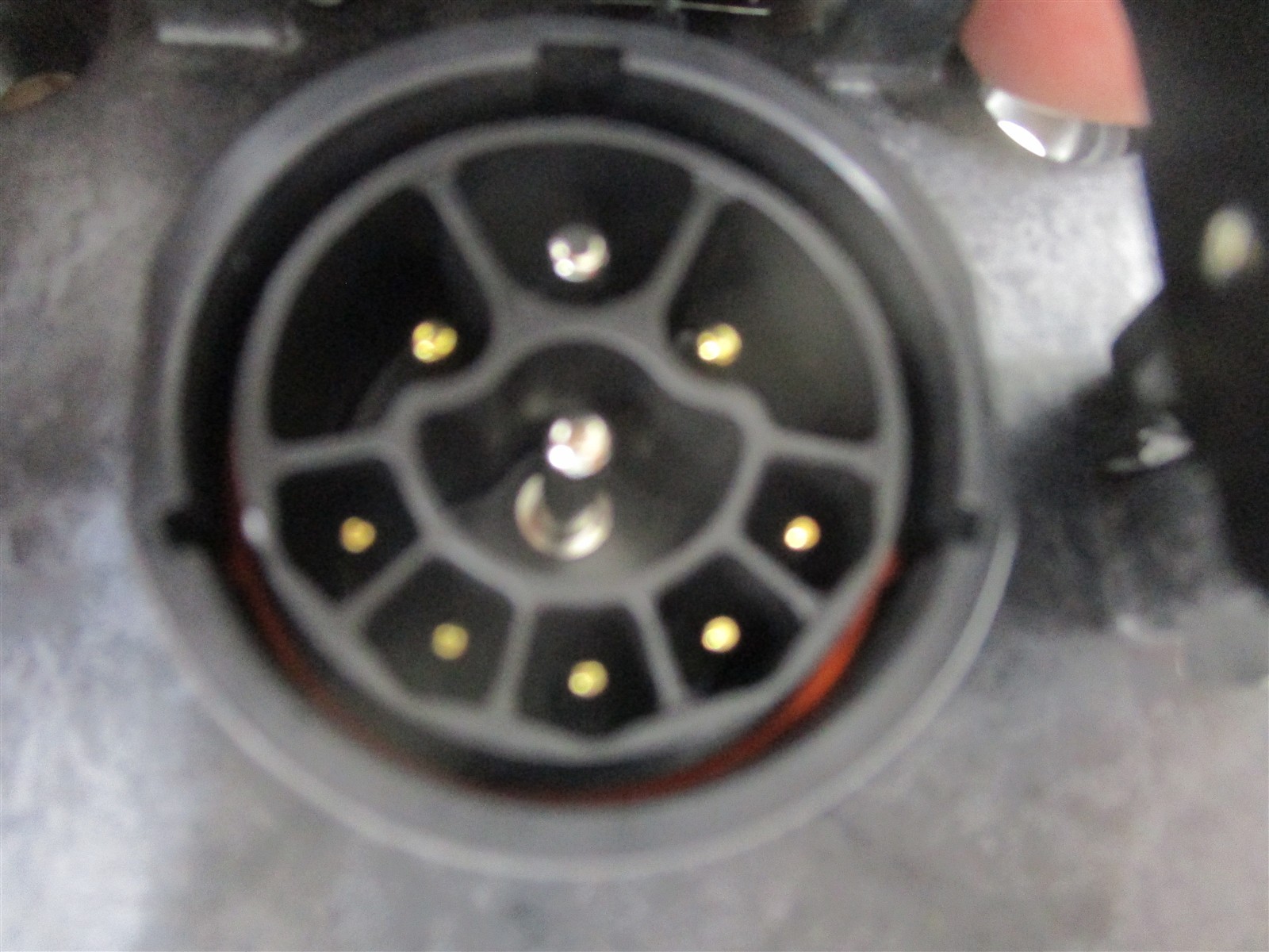 11783-2 BREAK AWAY BUS TRAILER CONNECTOR RECEPTACLE 9-PIN WITH BRACKET RE201033