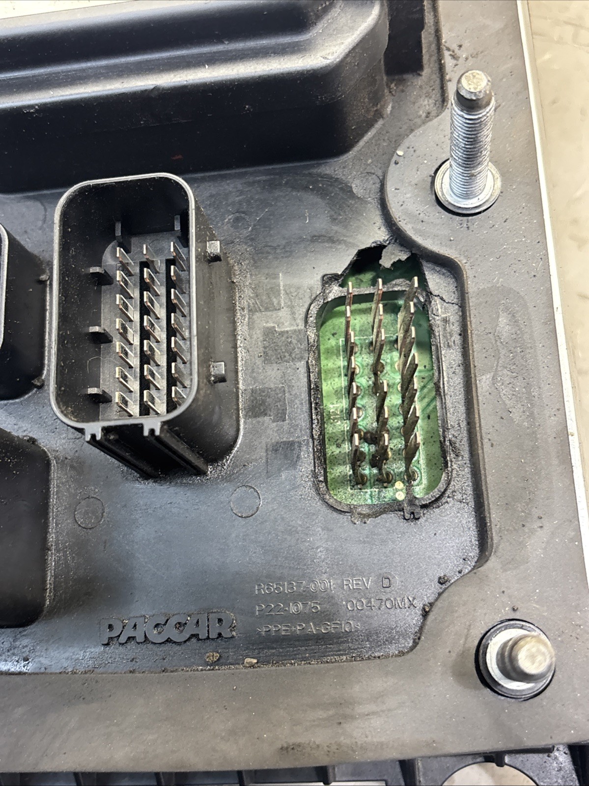 KENWORTH PACCAR FUSE ASSEMBLY CAB PDC P27-1147-0200 JUNCTION BOX