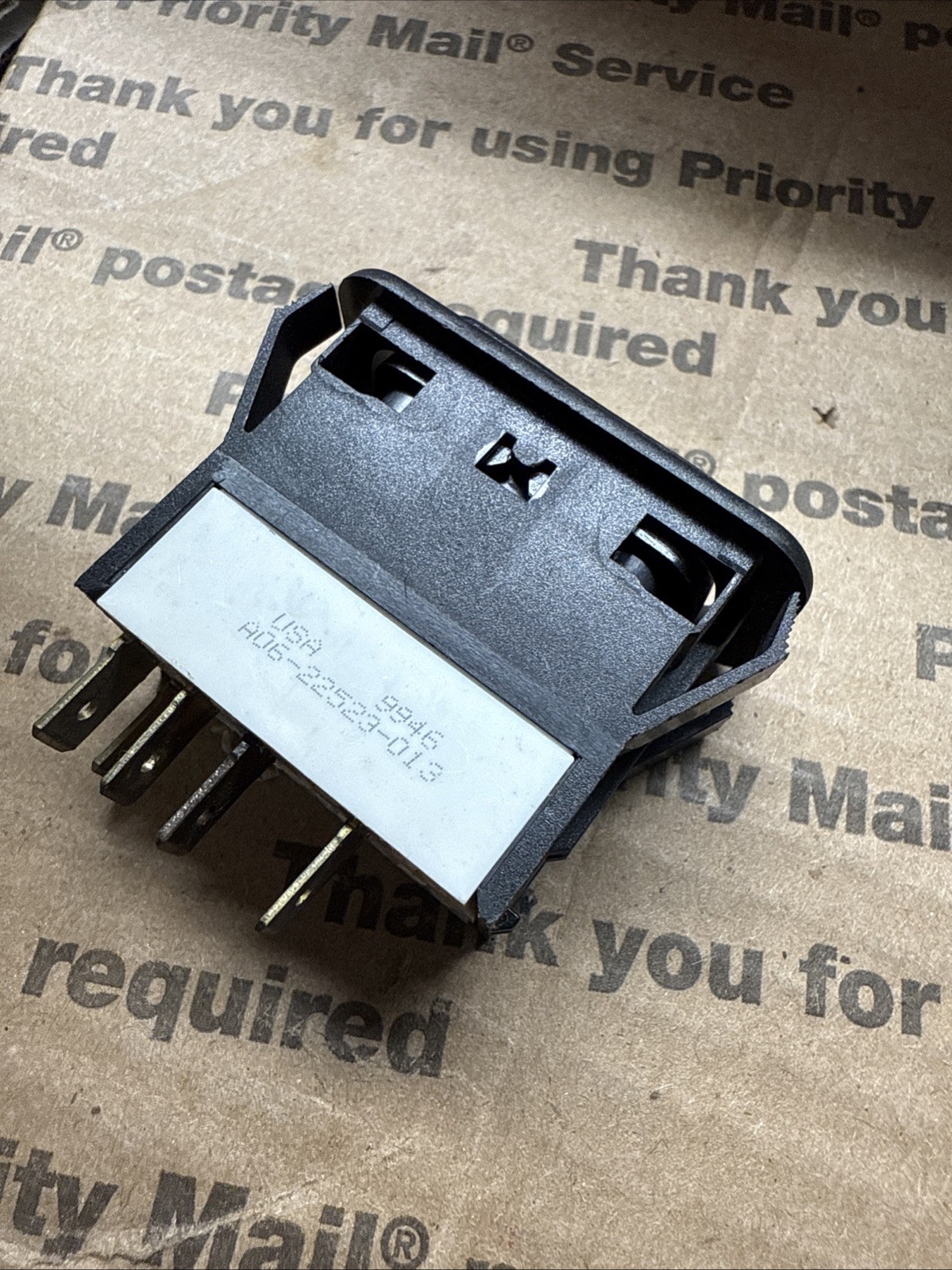 Freightliner DOME LIGHT Switch – A0622523013 A06-22523-013 ( A06-30769-013 *)