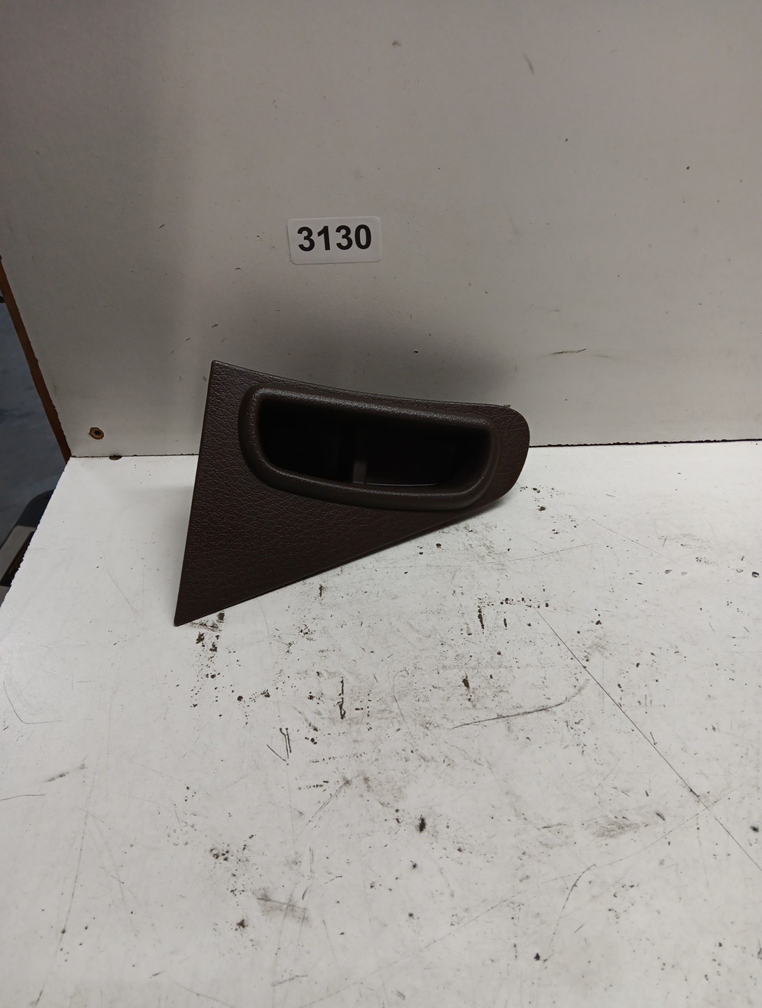 Volvo Dash Panel 21118600 Upper Storage Tray 20591065 Item #3130
