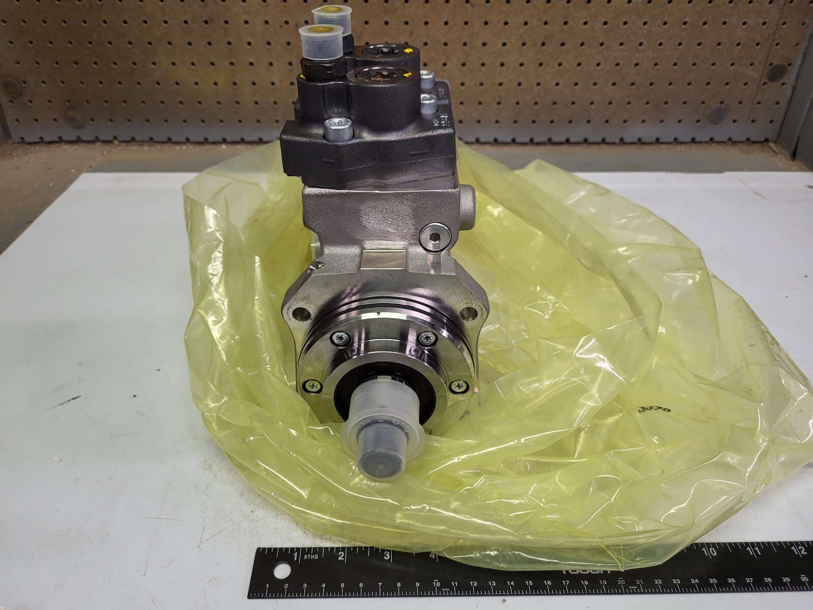 DD13 DD15 CPN5 HP Fuel Pump Detroit Diesel # EA4700902150 Bosch A 470 090 21 50