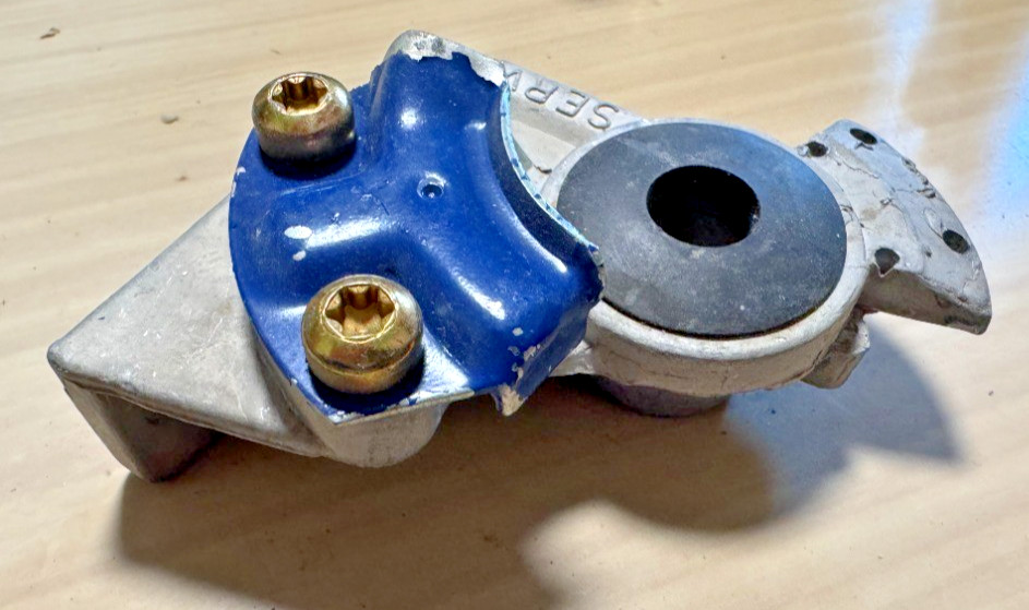 Midland Trailer Mount 38-Deg Gladhand Service Blue Bottom 3/8″ Thread