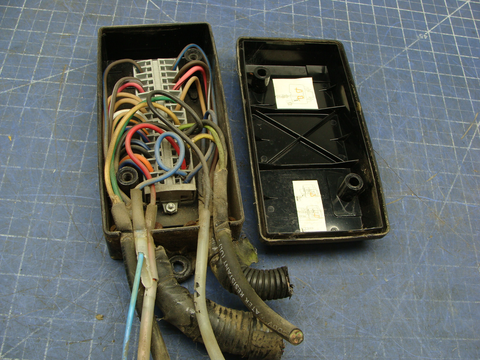BERG 300634 JUNCTION BOX PULL FROM 2003 CRANE CARRIER LDT2-40