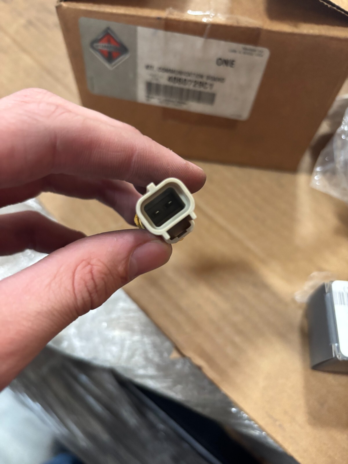 OEM INTERNATIONAL GAUGE TEM SENDER * OIL-XMSN AXL 3536822C1