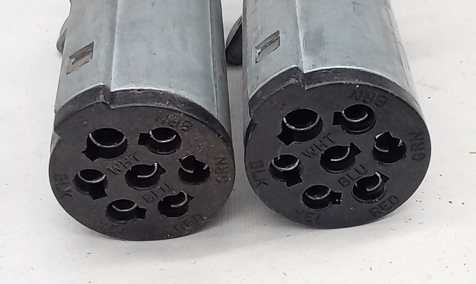 2 QTY NOS BERG SAE J560b 7 Pin Trailer Sockets + SAE J560b Connectors
