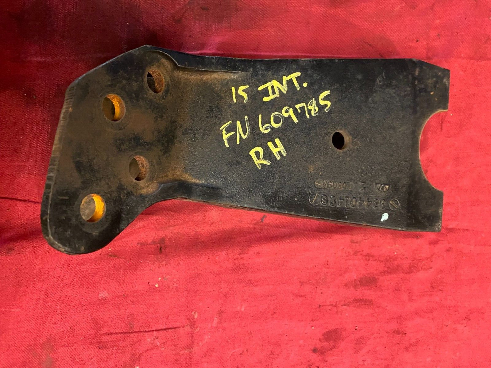 INTERNATIONAL PROSTAR BRACKET 3844014C3 RH CAB MOUNT