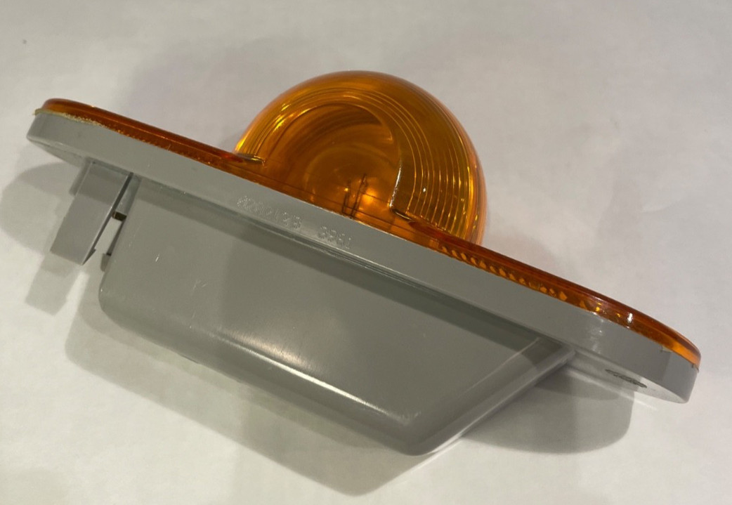 GROTE 52533 POLYCARBONATE TORSION SIDE MARKER TURN SIGNAL