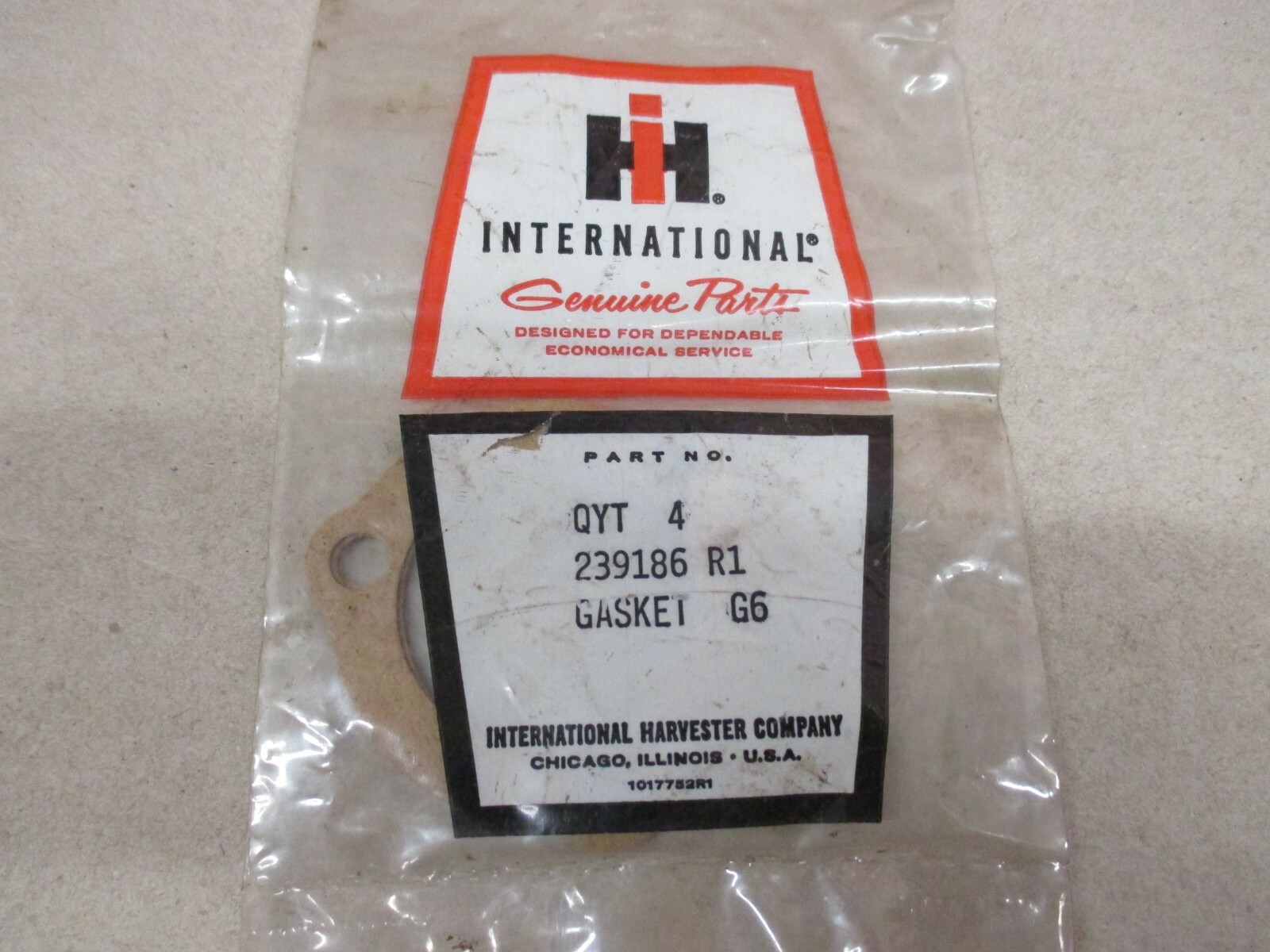 INTERNATIONAL 239186R1 GASKET 3 PIECES IN BAG OEM TRUCK PARTS DT466 NOS