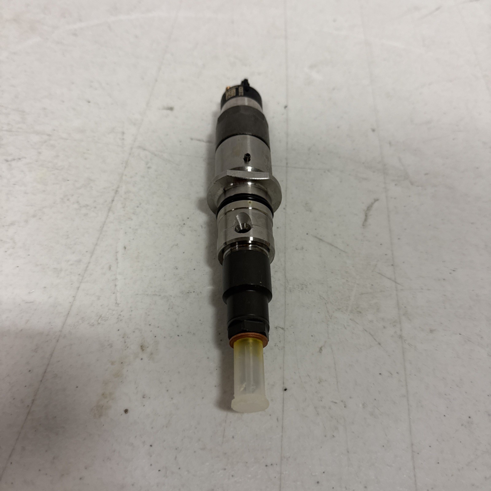 Bosch (685) Fuel Injector (F 2607) (Cummins 5263262) *NOS* NO BOX See Photos