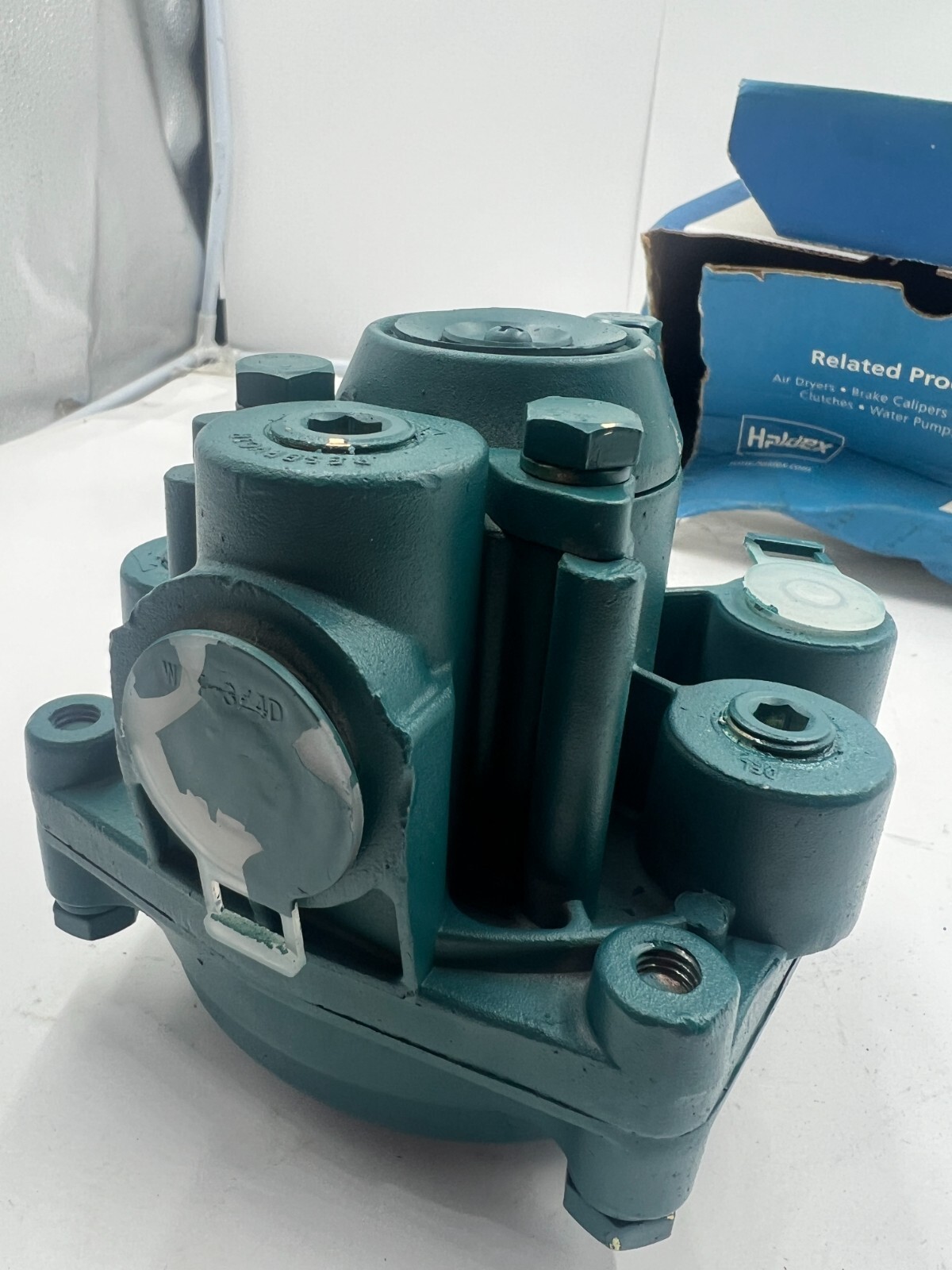 Haldex 281865X Emergency Relay Valve Supply 1 @ 3/8″ , 1 @ 3/4″ Heavy Duty