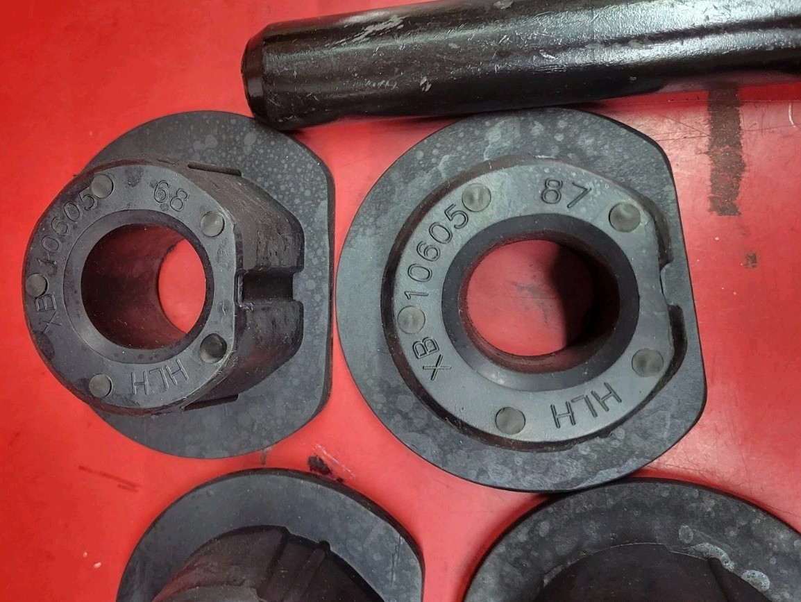 HLD RK10605 GENUINE SAF HOLLAND KIT-BRACKET PIN & CUSHION NOS