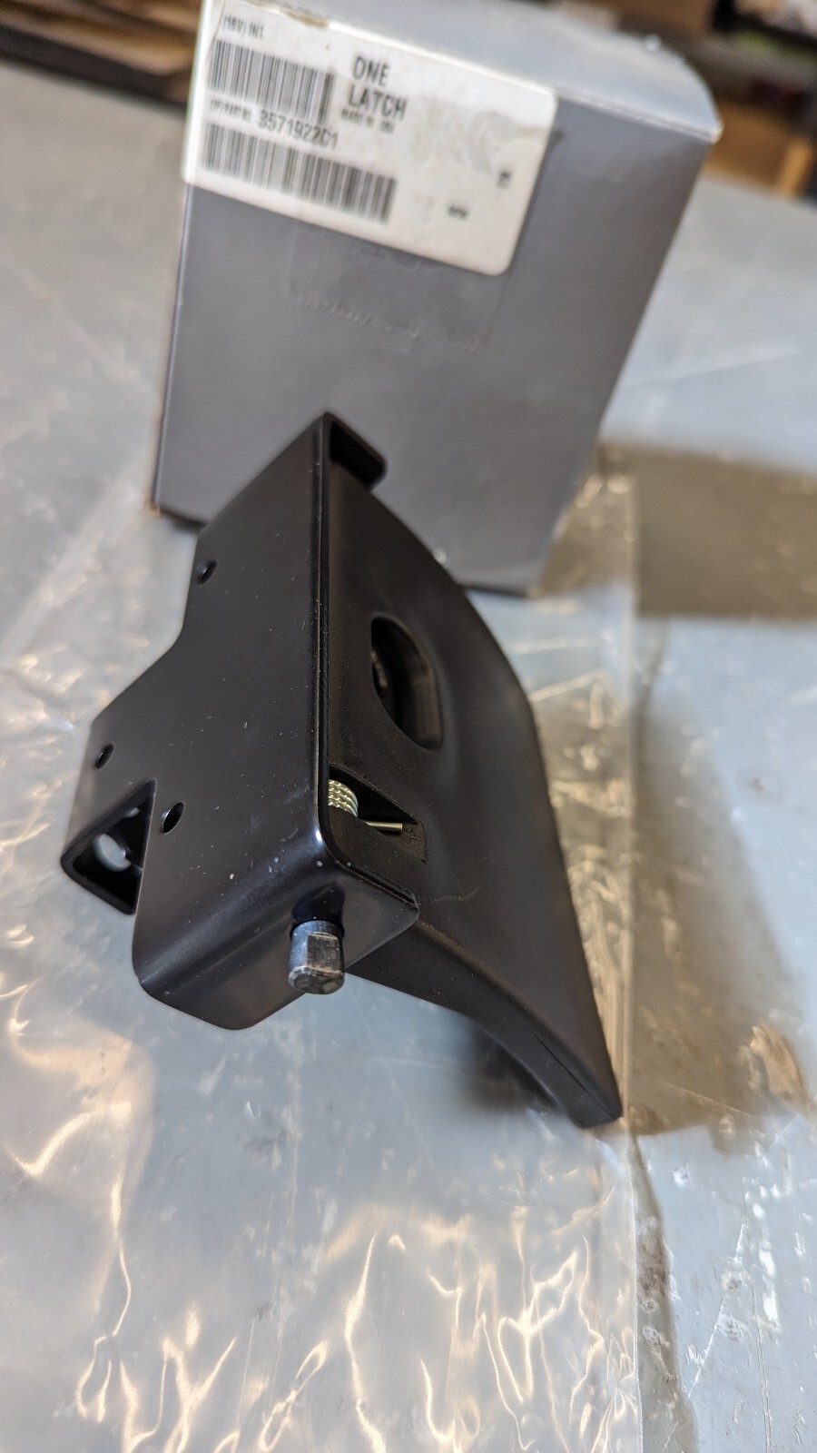 3571922C1 International Latch Access Door Lift Up Bunk