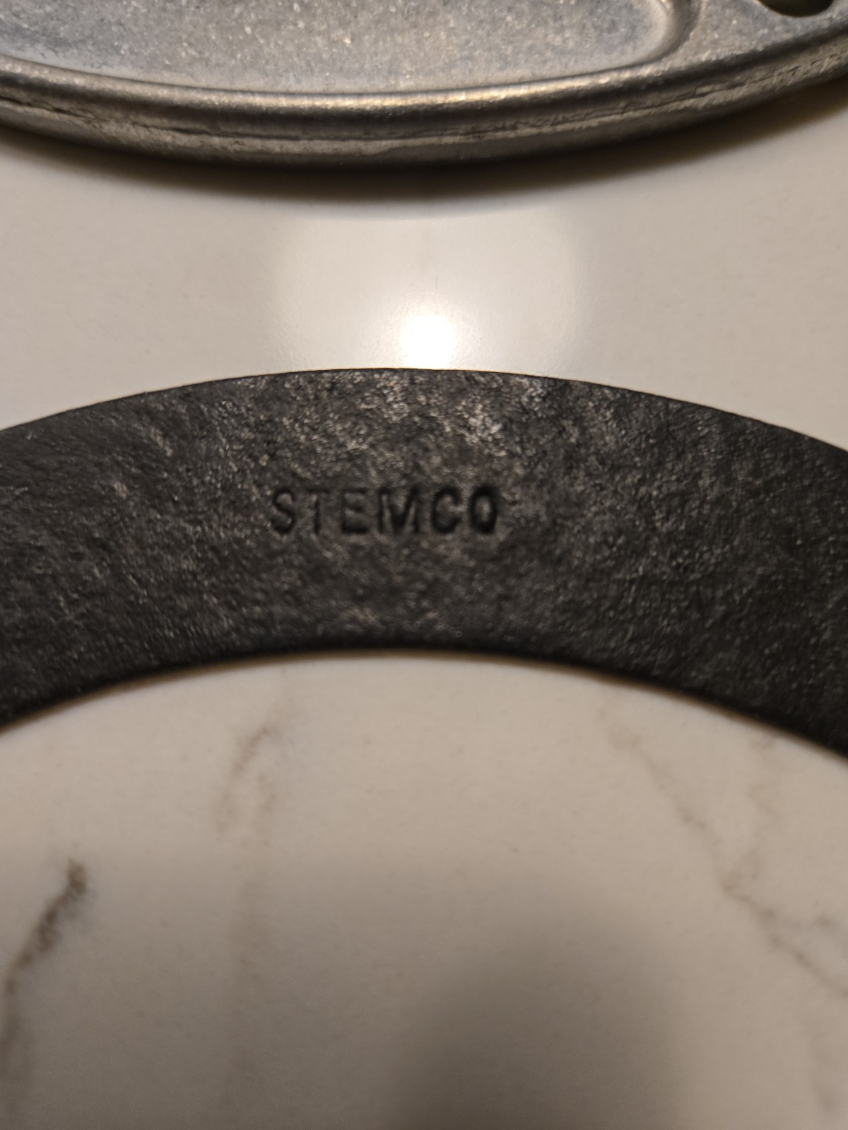 343-4034 ~ STEMCO Hub Cap w/Pipe Plug
