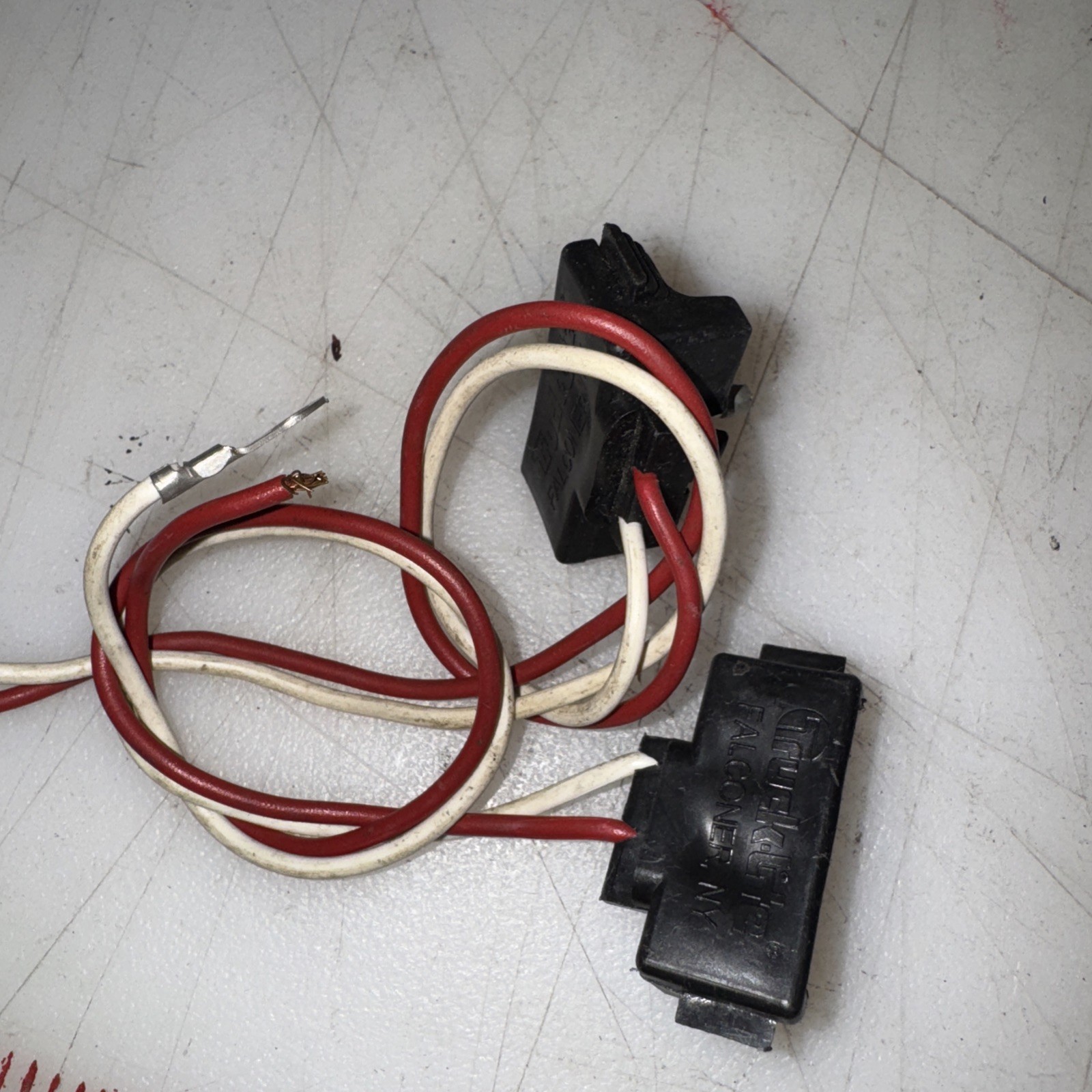 2 WIRE PIGTAIL CONNECTORS LOT OF 2 NNB