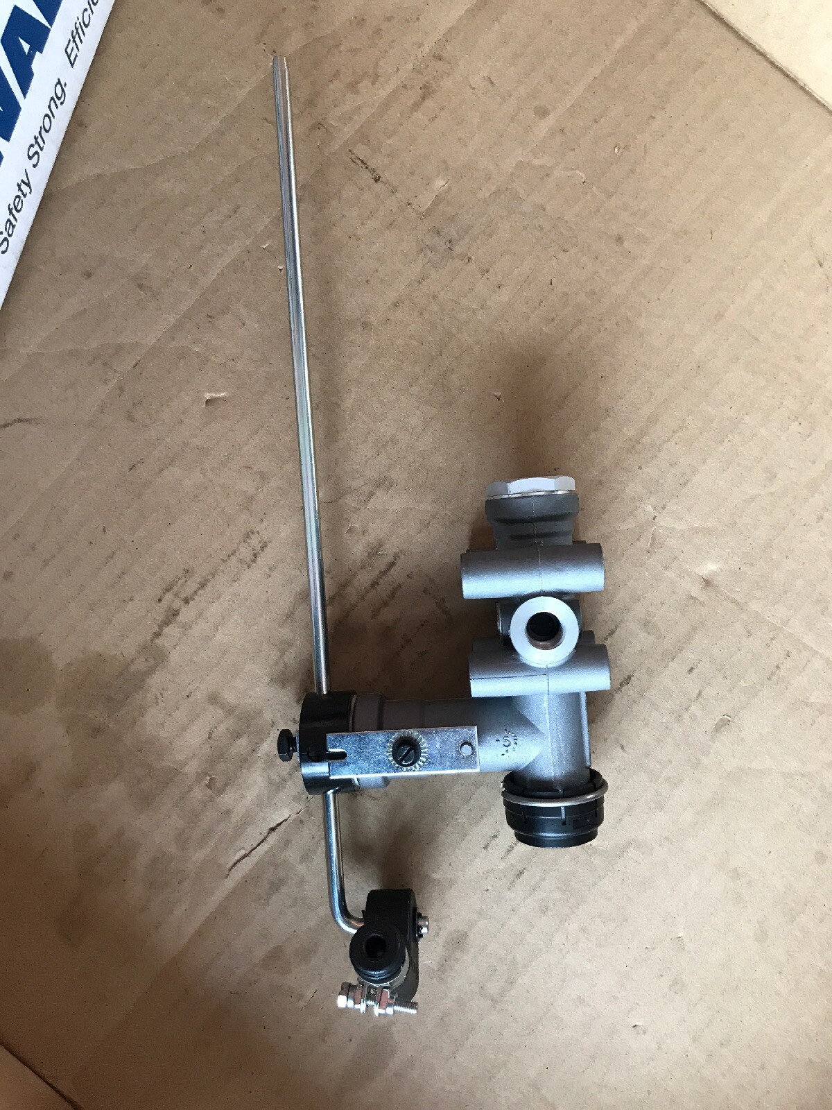 S464-006-003-0, S6460060030 New OEM Meritor Wabco Leveling Valve
