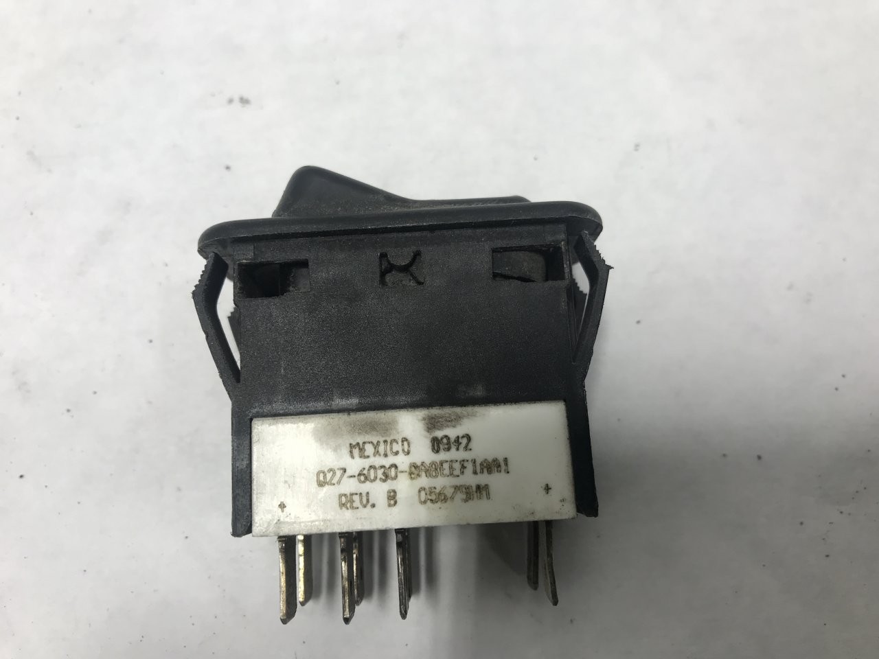 Peterbilt 384 HEADLIGHT Dash/Console Switch – Used | P/N Q2760308A8EEF1AA1