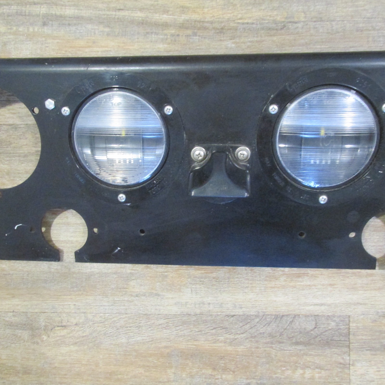 PACCAR A11-2264A TAIL LIGHT PANEL ASSEMBLY WITH GROTE BACK UP & LICENSE LIGHTS