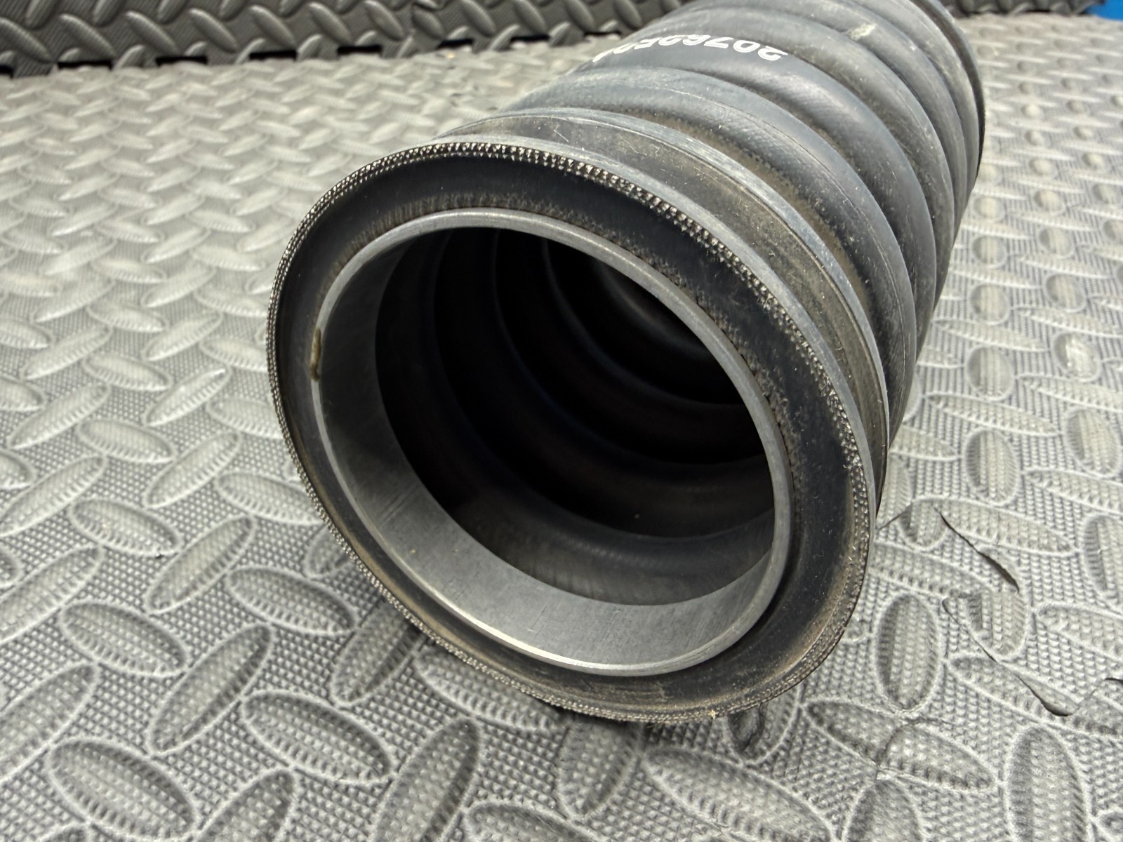 Genuine OEM Volvo 20762524 Upper Charge Air Hose For D12 / D16 Engines