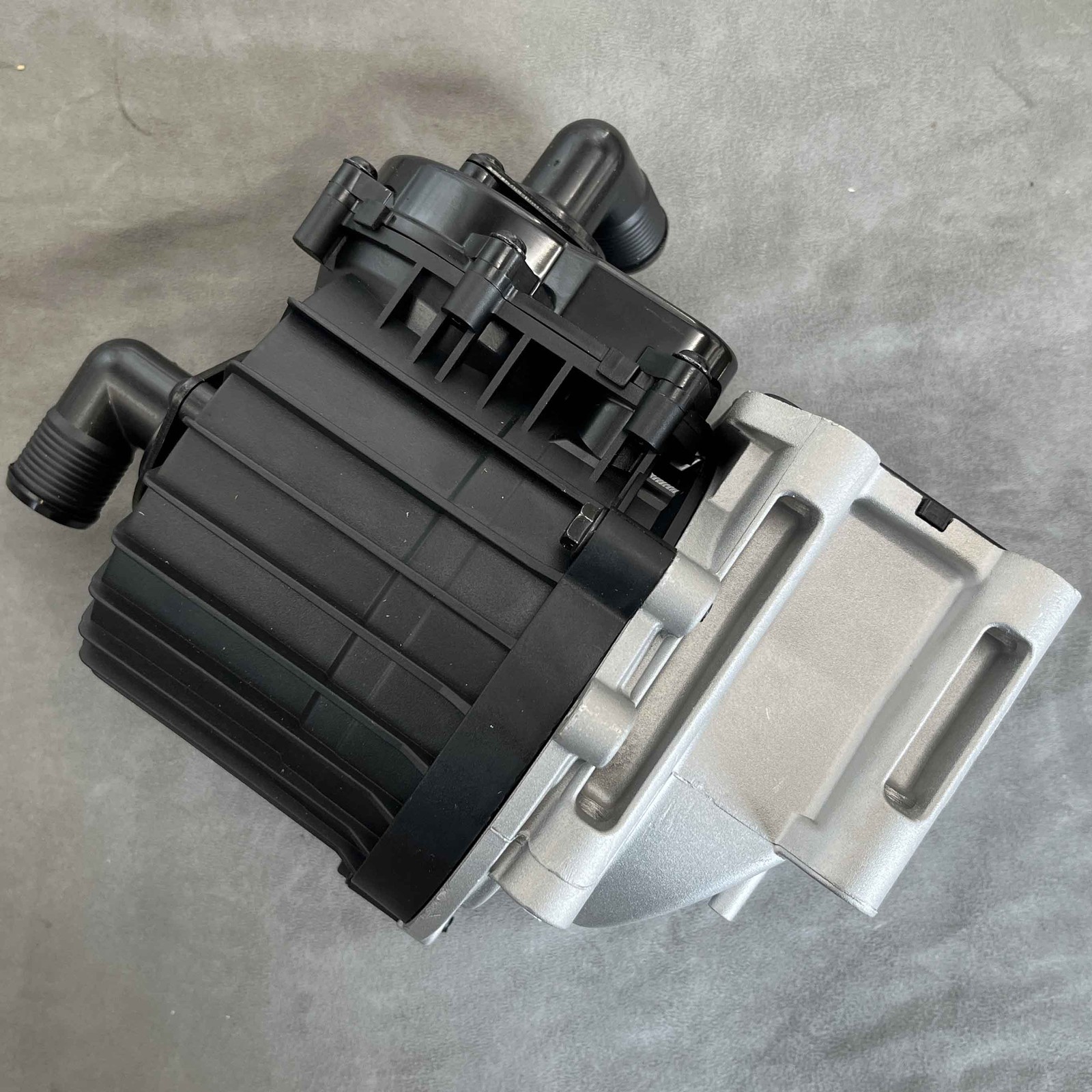 New Oil Crankcase Ventilation Separator for 21122539 21475228 Volvo D13 MP8