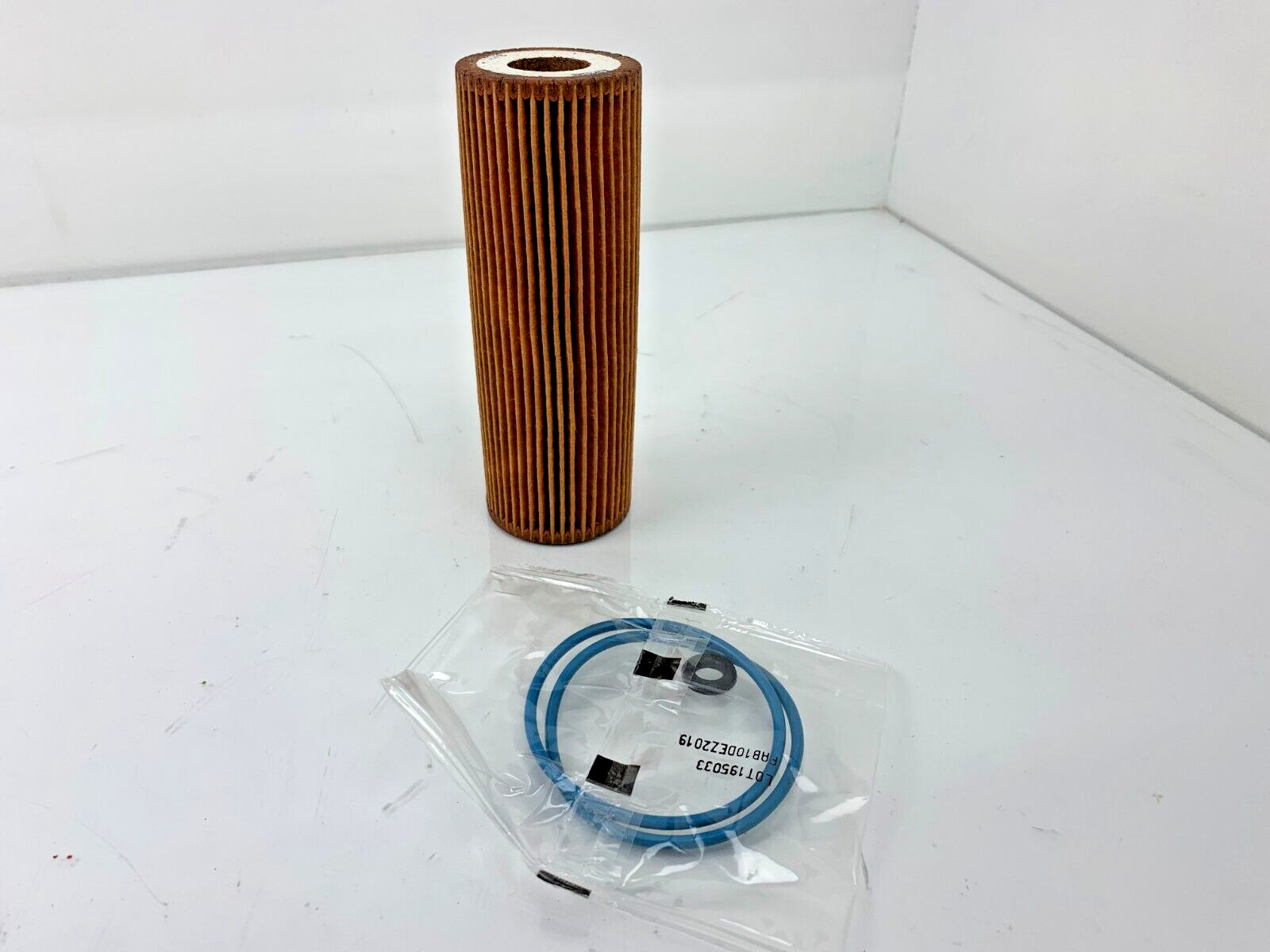 Genuine Ford KU2J6731AA Oil Filter Motorcraft FL2062A