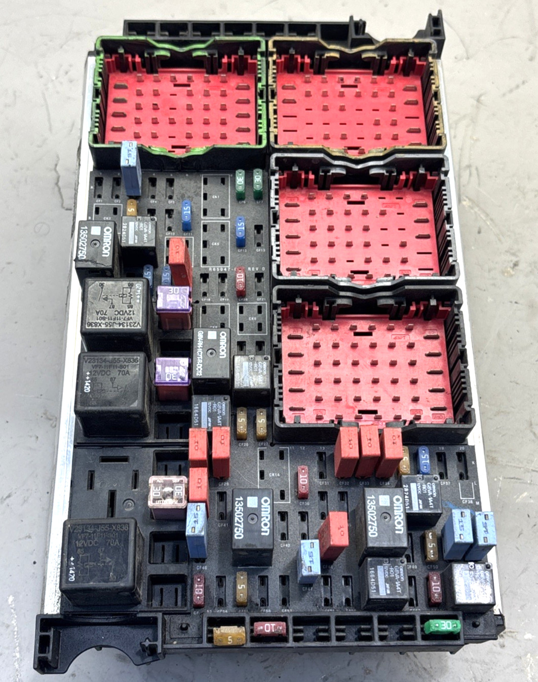 KENWORTH PACCAR FUSE ASSEMBLY CAB PDC P27-1147-0200 JUNCTION BOX