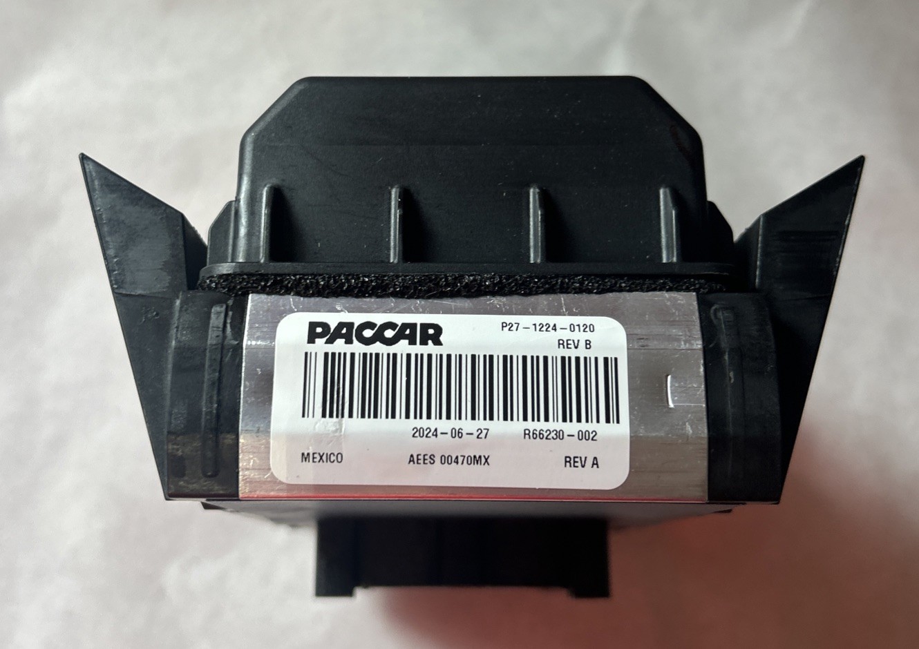 PETERBILT 579 PACCAR PDC SLEEPER CAB FUSE BOX ASSEMBLY P27-1224-0120 OEM