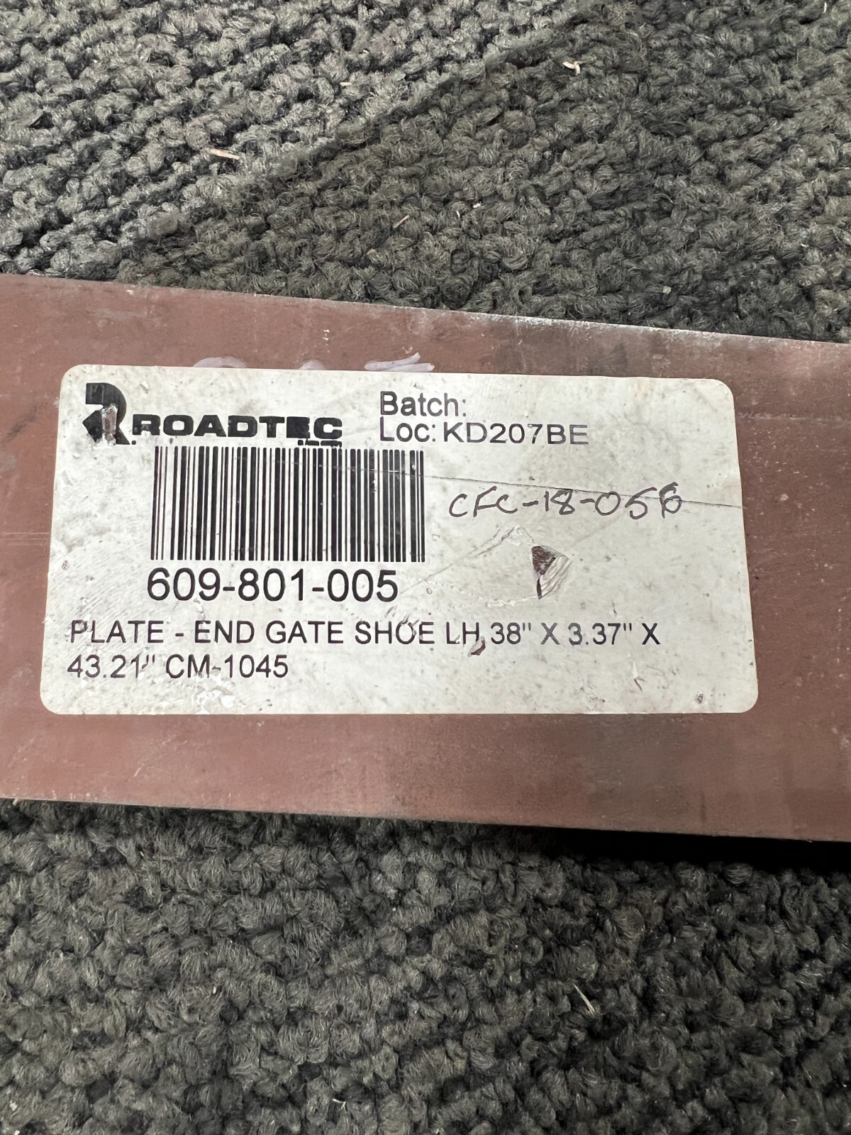 Roadtec 609-801-005 Plate – End Gate Shoe LH 38″ x 3.37″ x 43.21″ CM1045