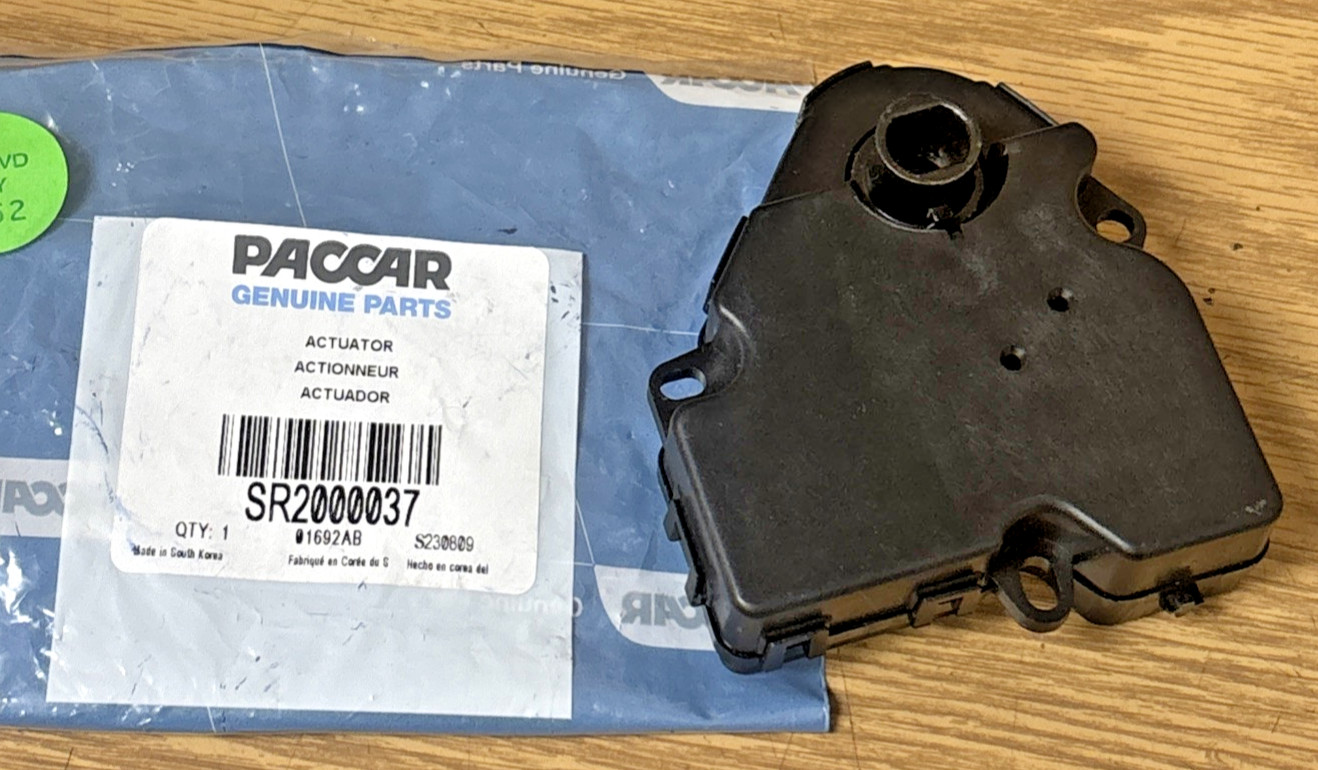 ~ NEW GENUINE PACCAR PART ~ OEM ~ 12 Volt ELECTRONIC DOOR ACTUATOR ~ SR2000037