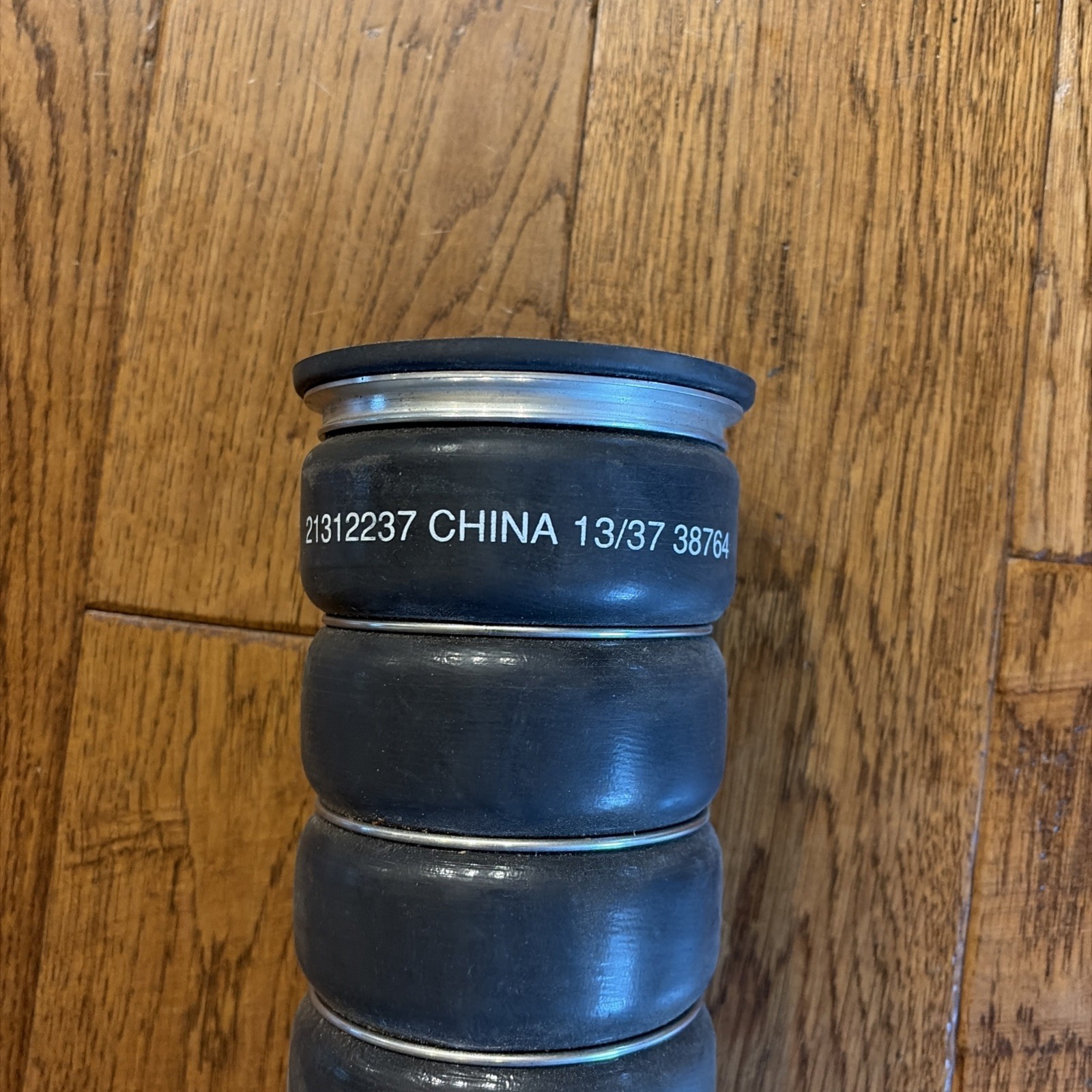 21312237 For Volvo Truck D12 VNL Silicone Heavy Duty Charge Air Hose Hot Side