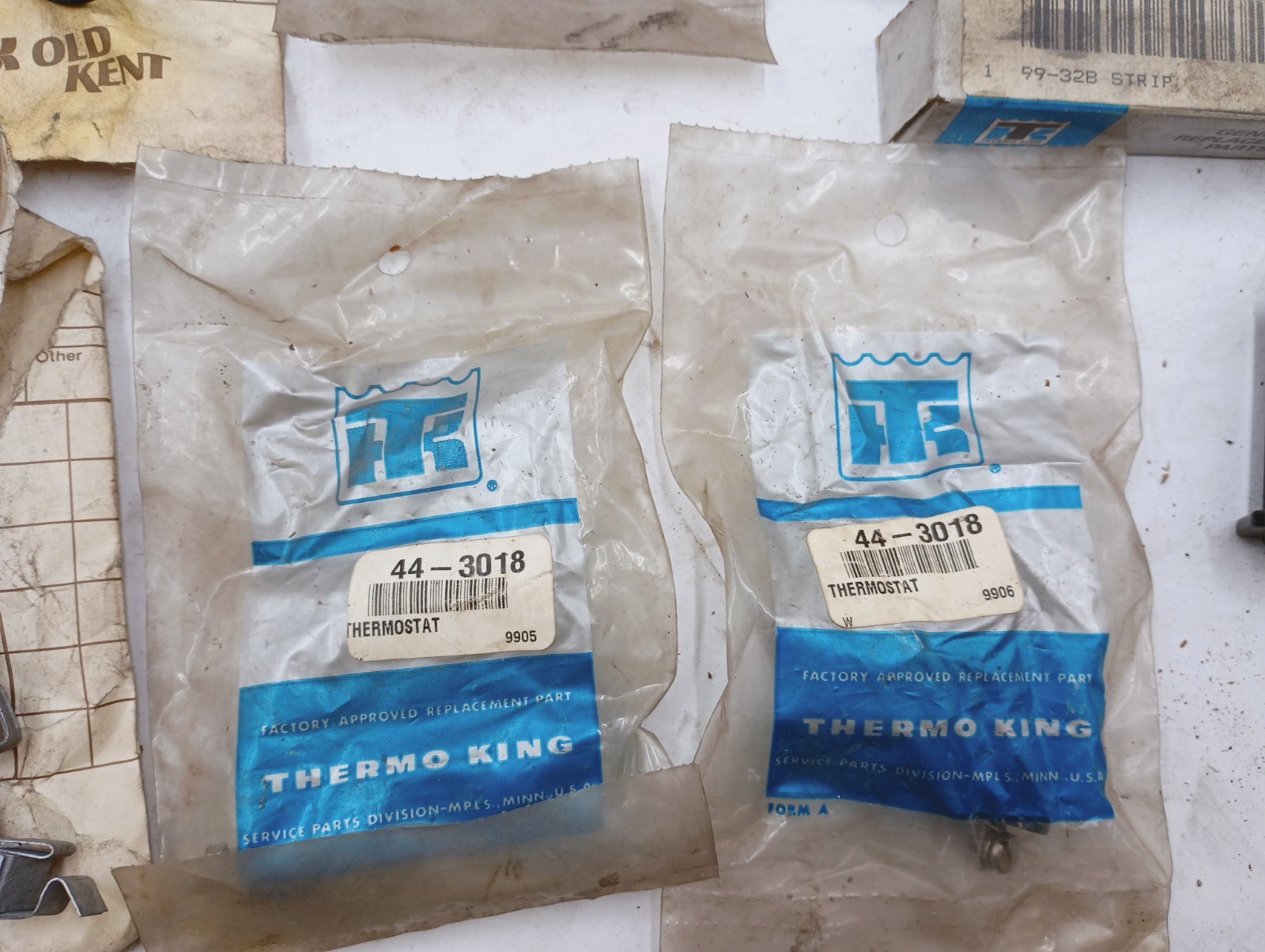 (88) PIECE LOT OF GENUINE OEM THERMO KING ASSORTED PARTS HOUR METER THERMOSTAT