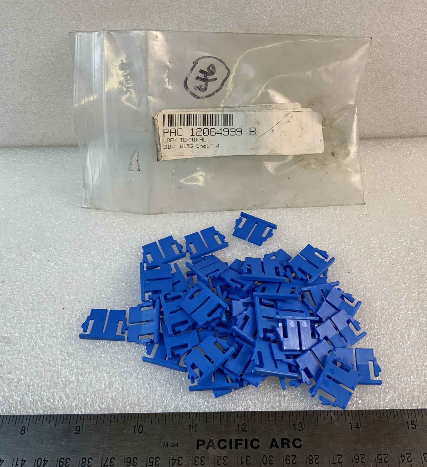 (LOT OF 46) GENUINE DELPHI BLUE LOCK TERMINALS P/N: 12064999 B – NOS