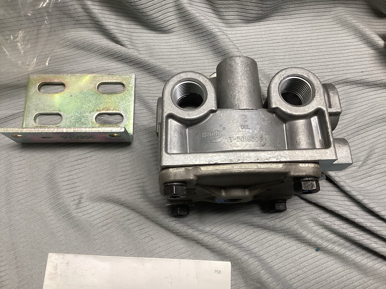 Volvo Truck Bendix 21103023 Relay Valve